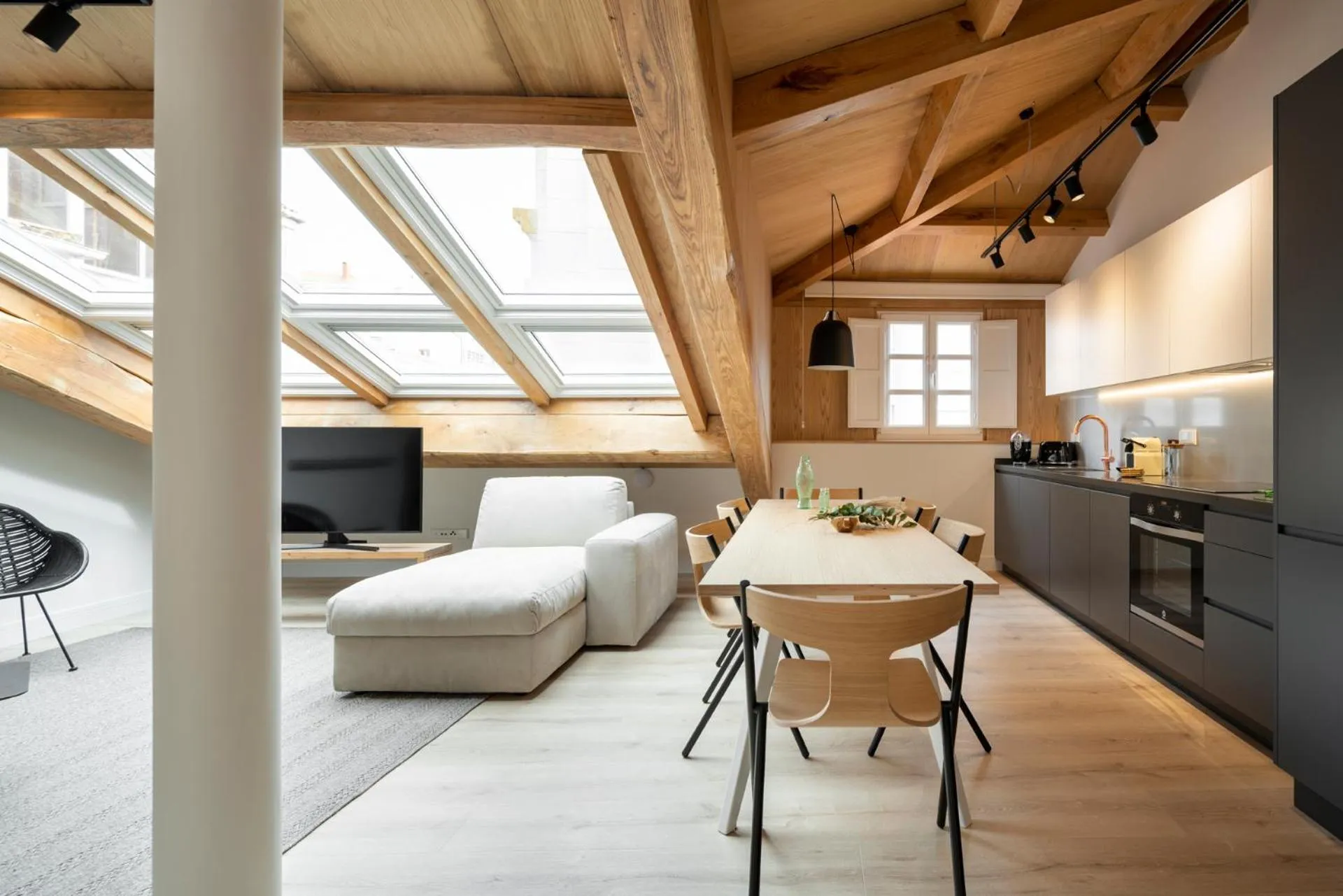 Photo of the whole room in NORO Plaza