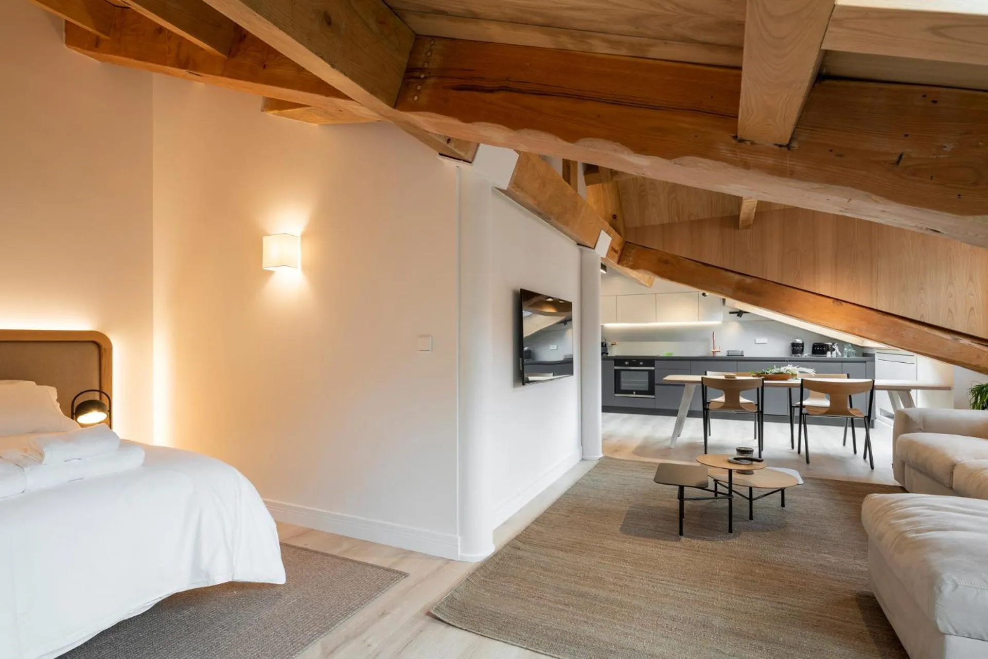 Photo of the whole room, Bed in NORO Plaza