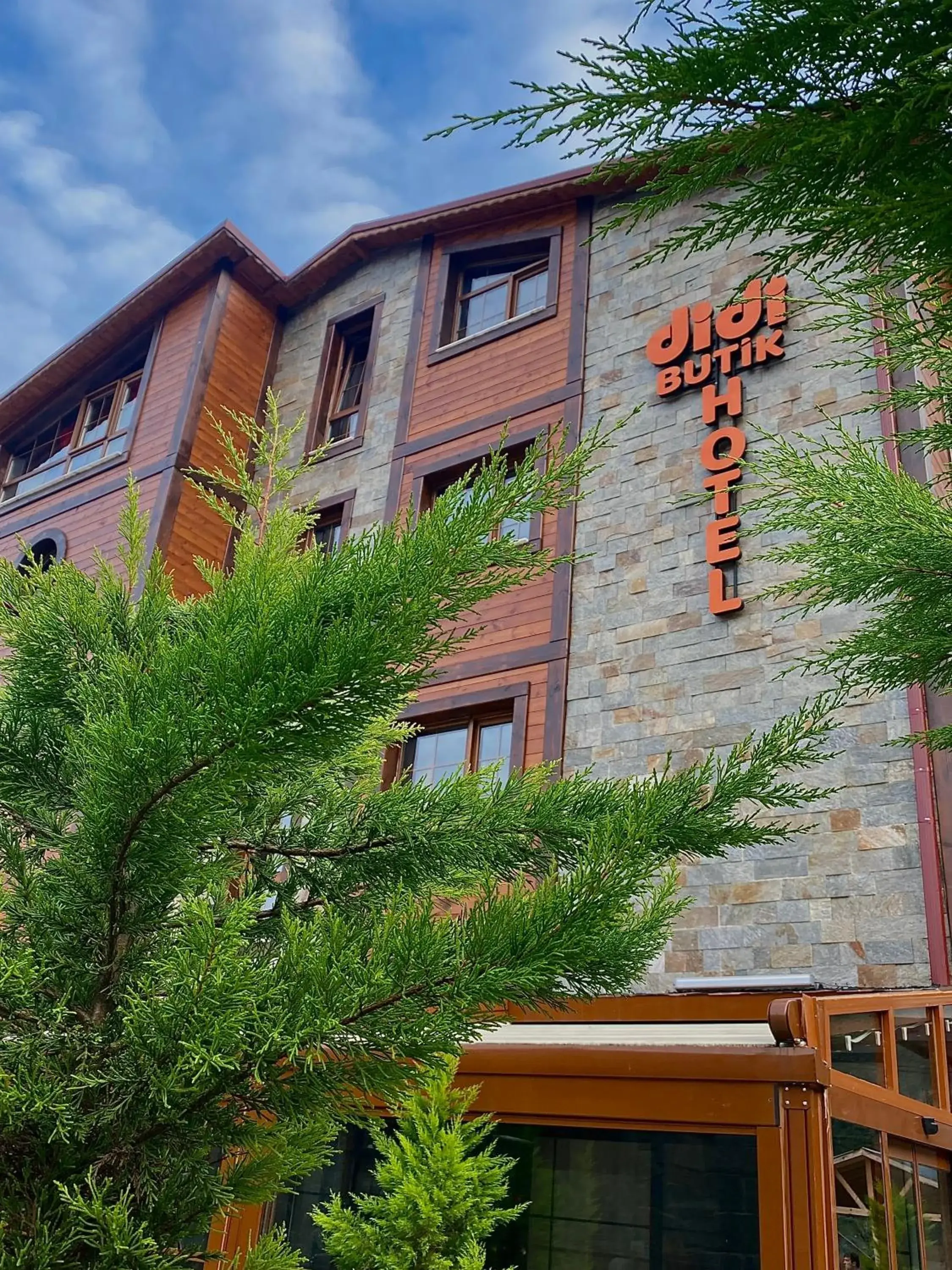 Property building in River Didi Otel Property building in River Didi Otel