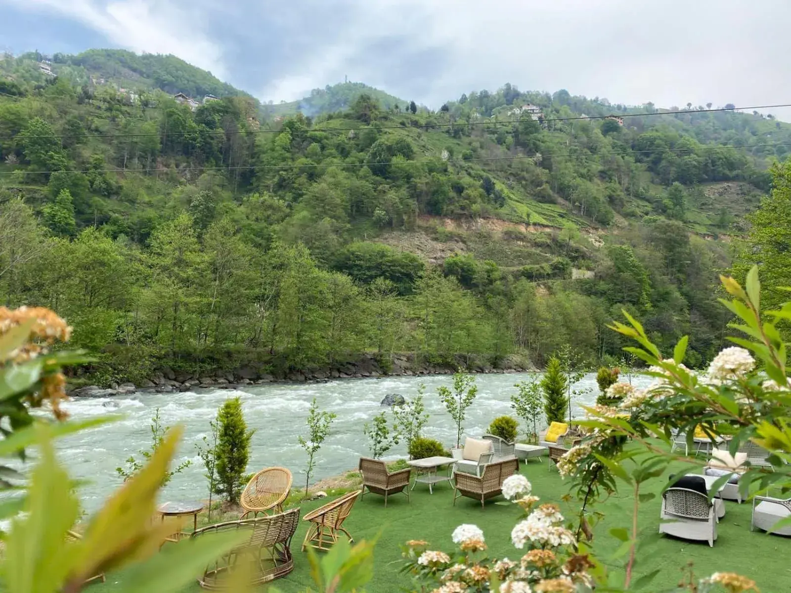 Restaurant/places to eat in River Didi Otel Restaurant/places to eat in River Didi Otel