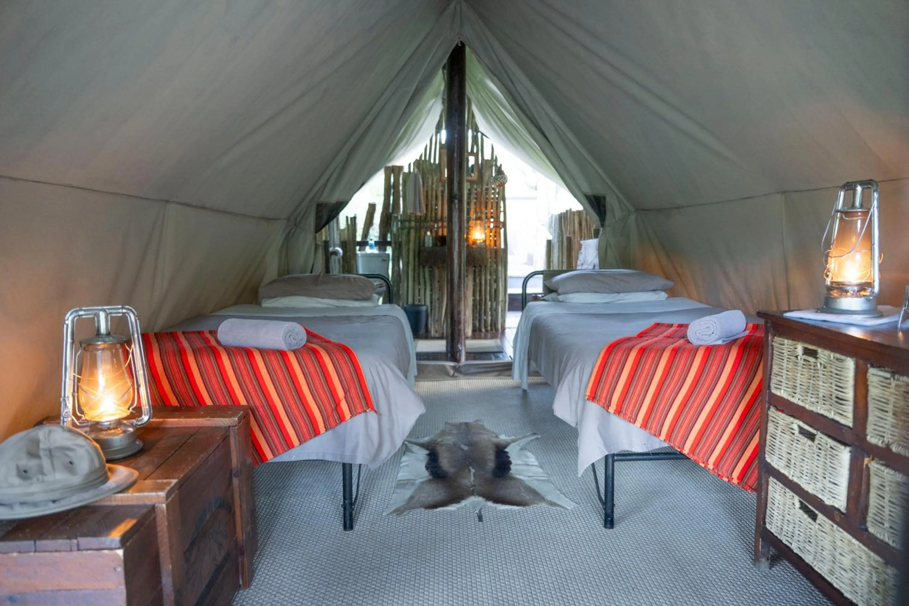 Bedroom, Bed in Quatermain's 1920's Safari Camp – Amakhala Game Reserve