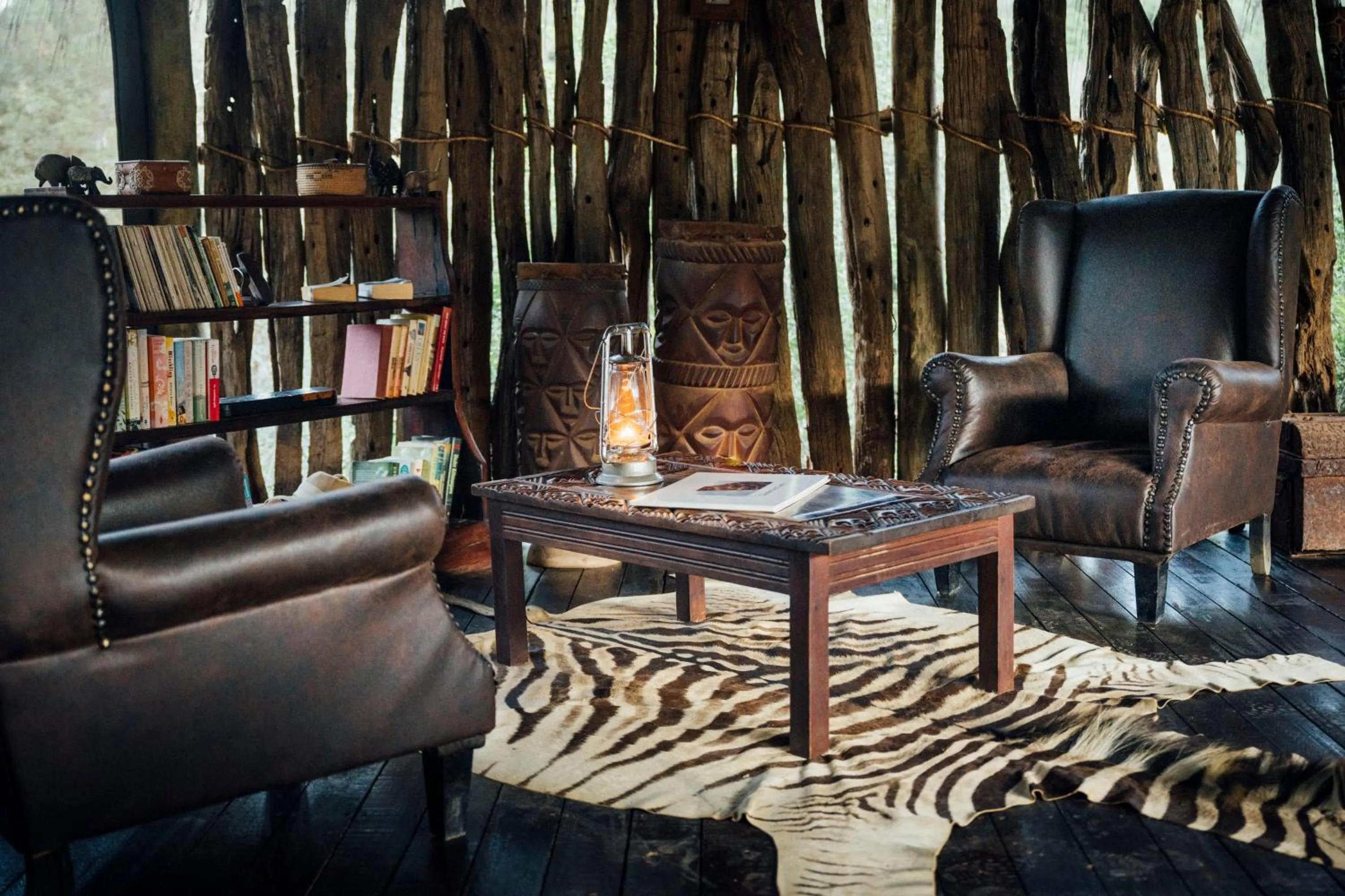 Lounge or bar in Quatermain's 1920's Safari Camp – Amakhala Game Reserve