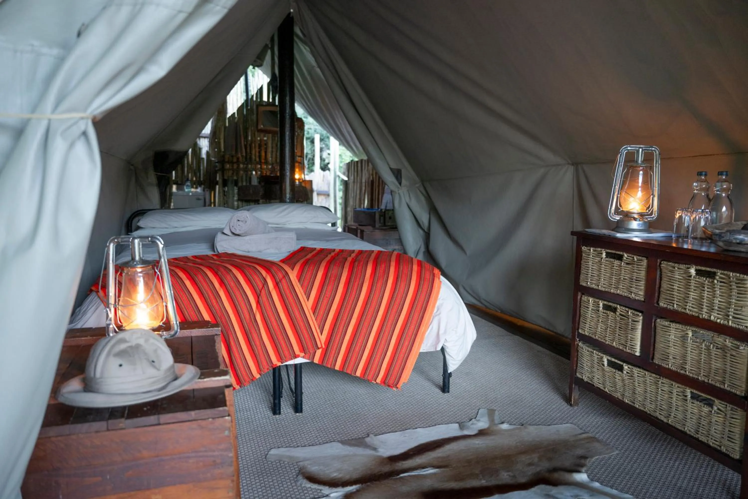 Bedroom, Bed in Quatermain's 1920's Safari Camp – Amakhala Game Reserve