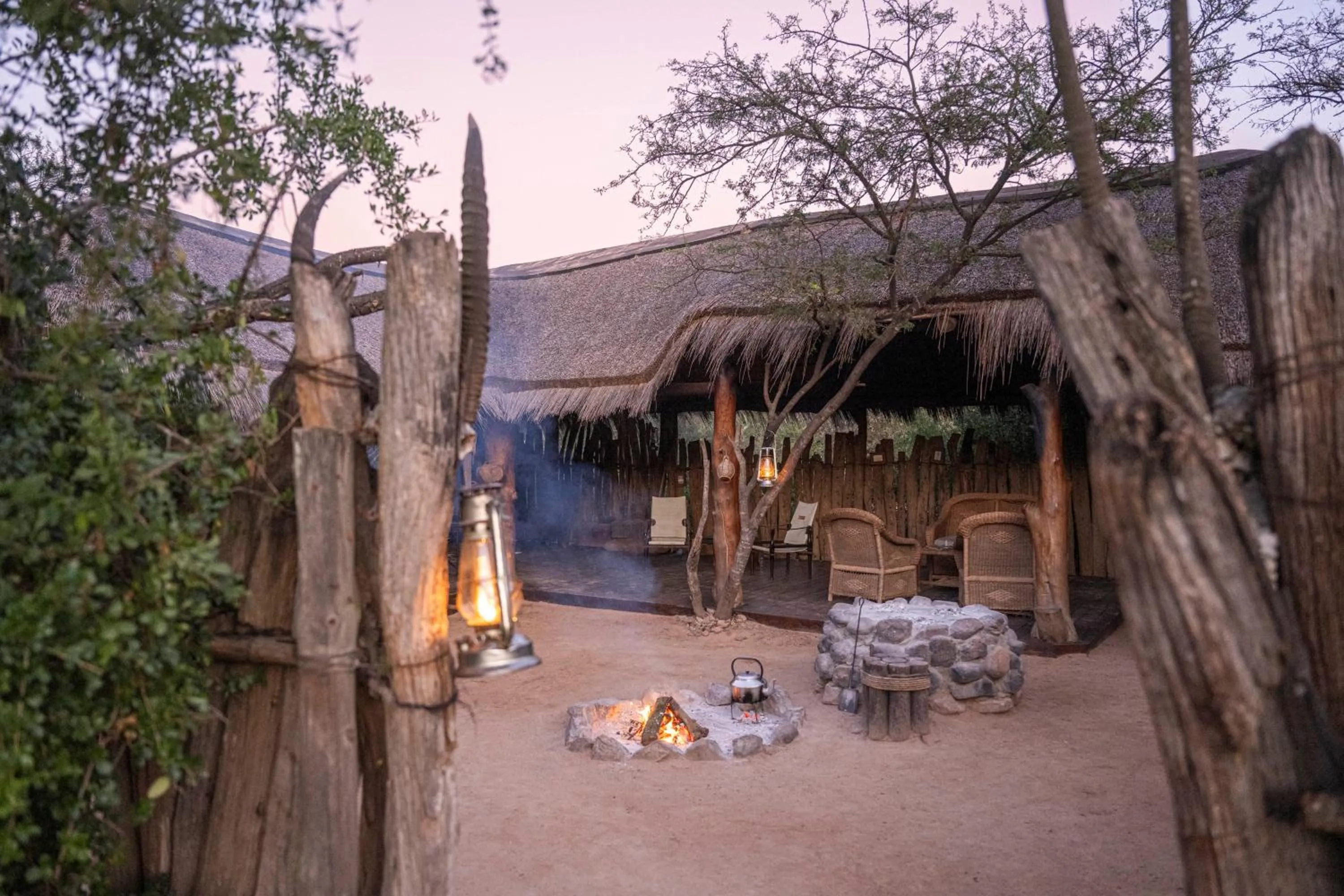 Lounge or bar in Quatermain's 1920's Safari Camp – Amakhala Game Reserve