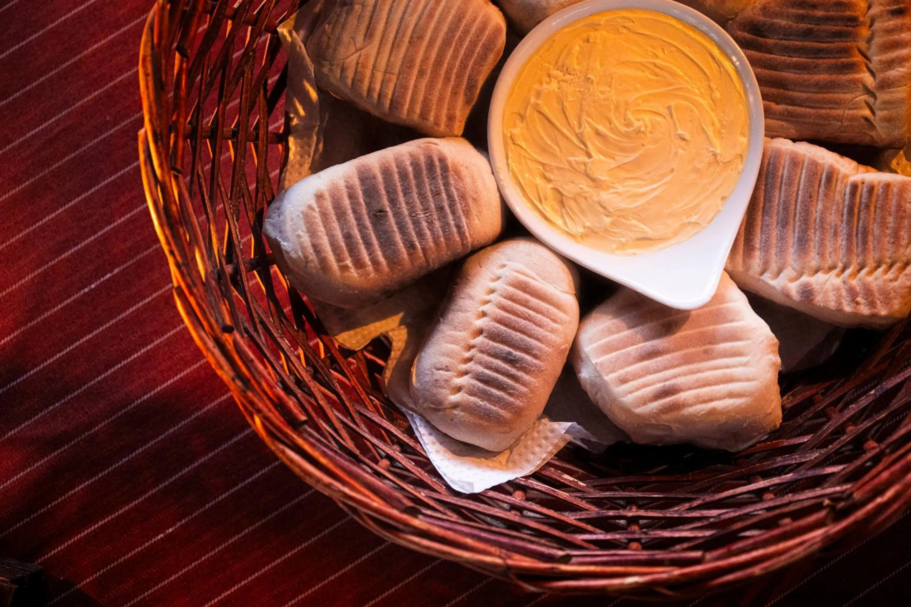 Breakfast in Quatermain's 1920's Safari Camp – Amakhala Game Reserve