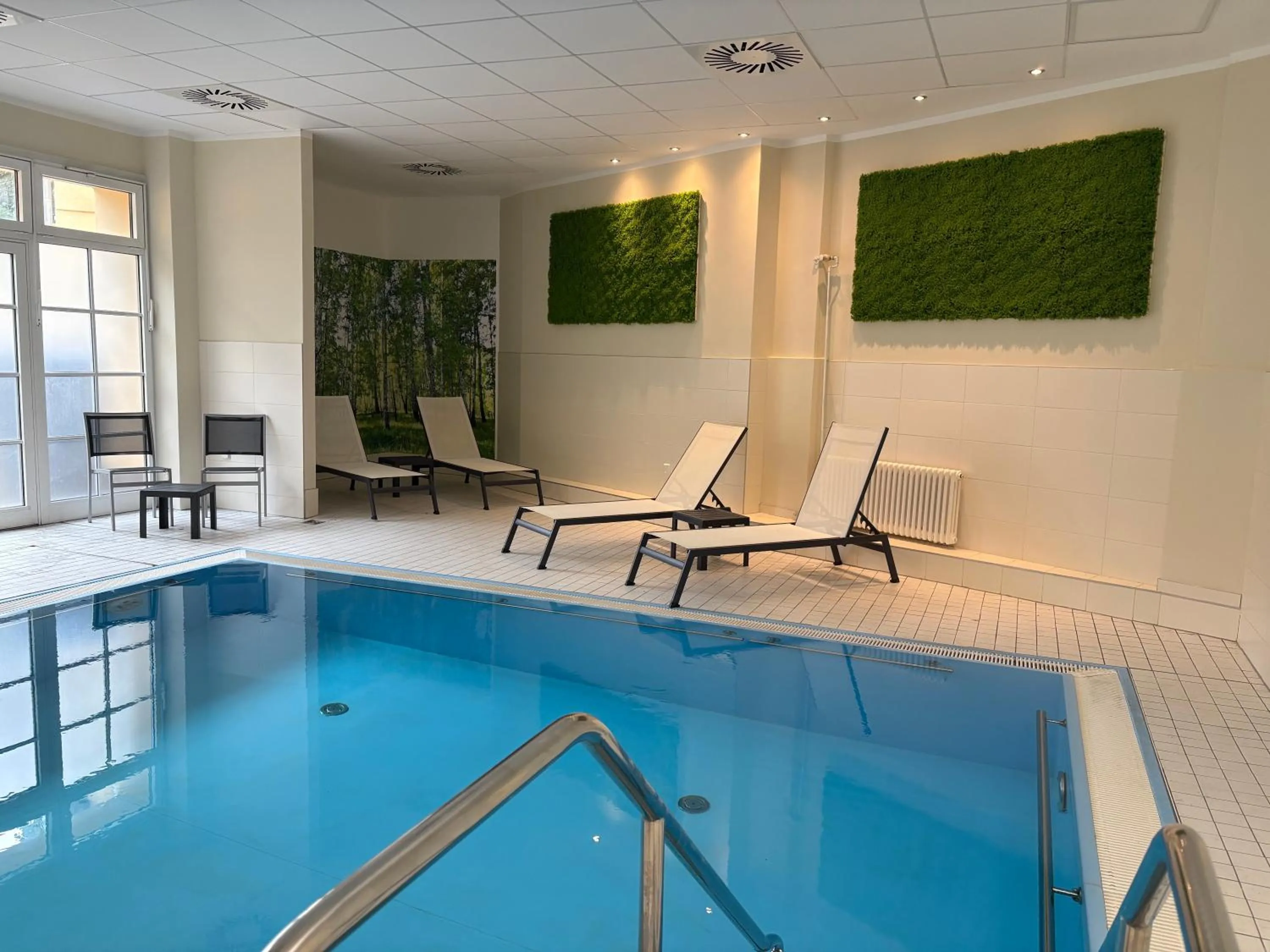 Swimming pool in Hotel und Restaurant Kranichsberg