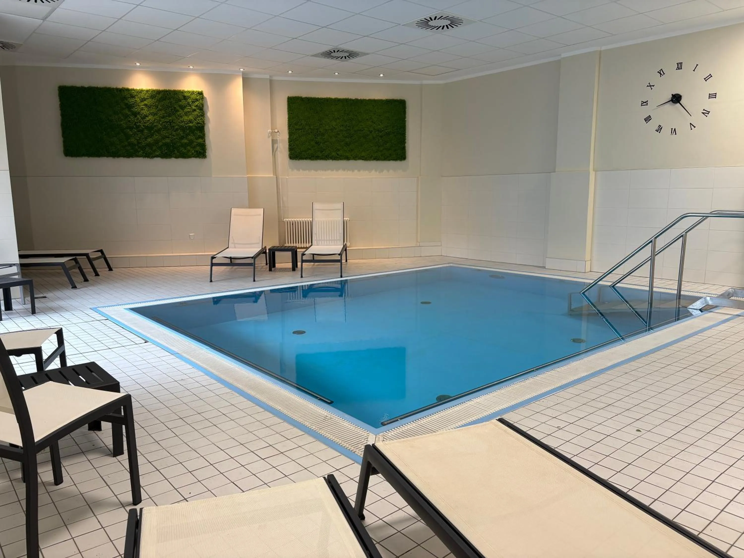 Swimming pool in Hotel und Restaurant Kranichsberg