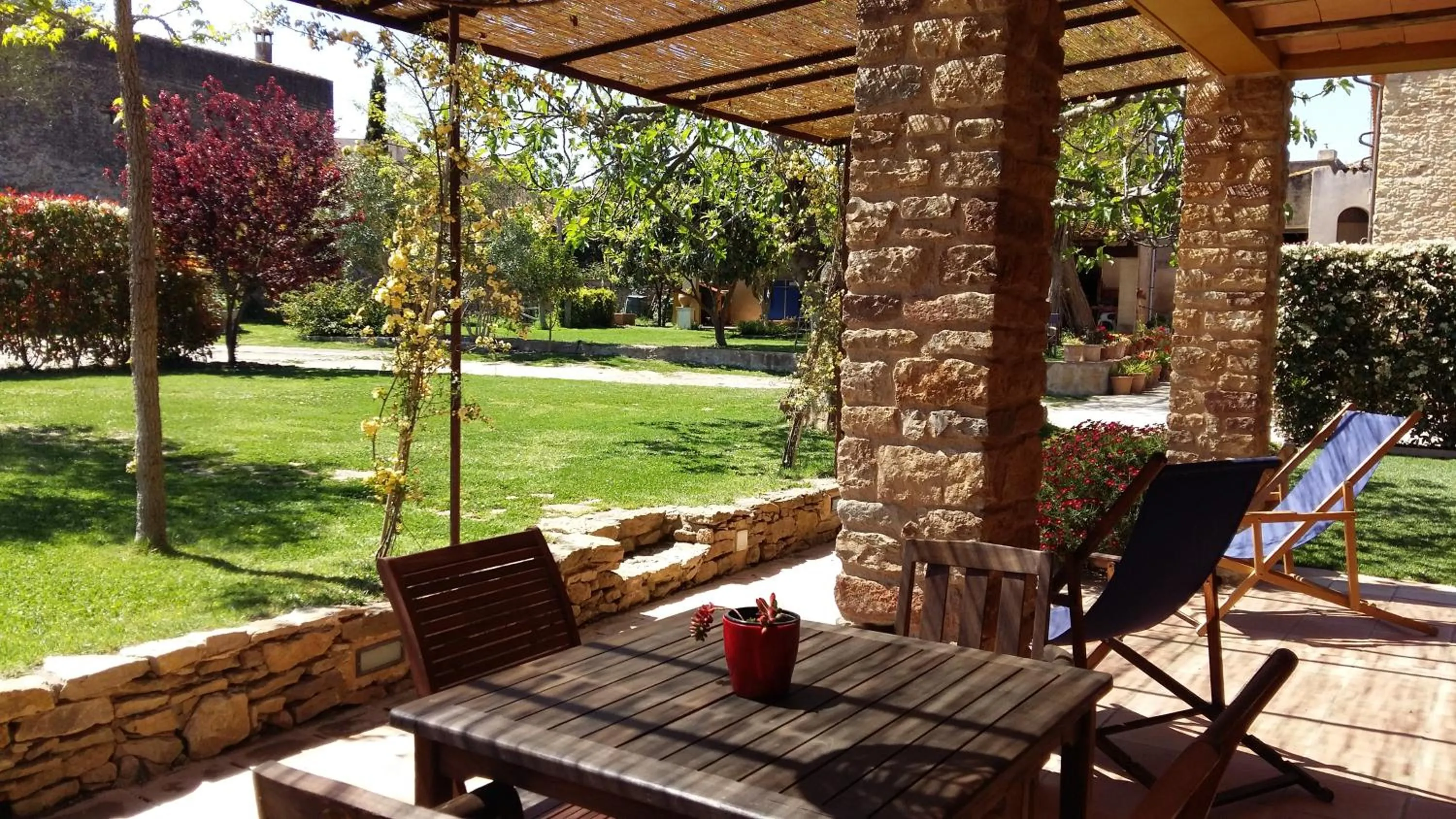 Garden view in Casa Rural Can Ginesta