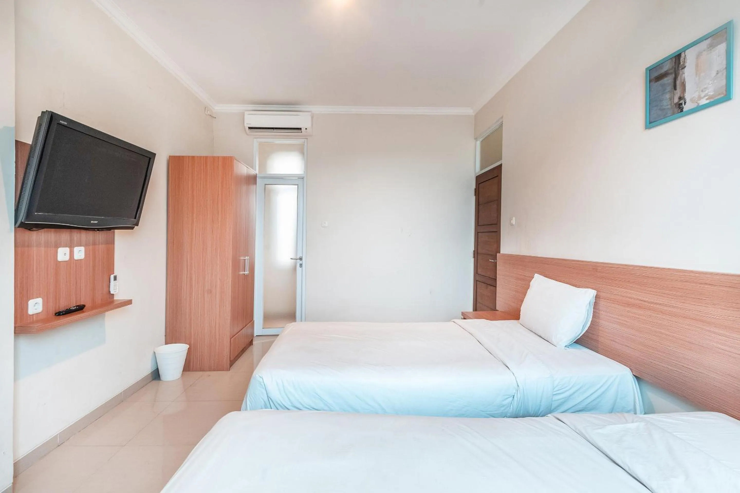 Photo of the whole room, Bed in The Kartini 8 Residence - Mangga Besar