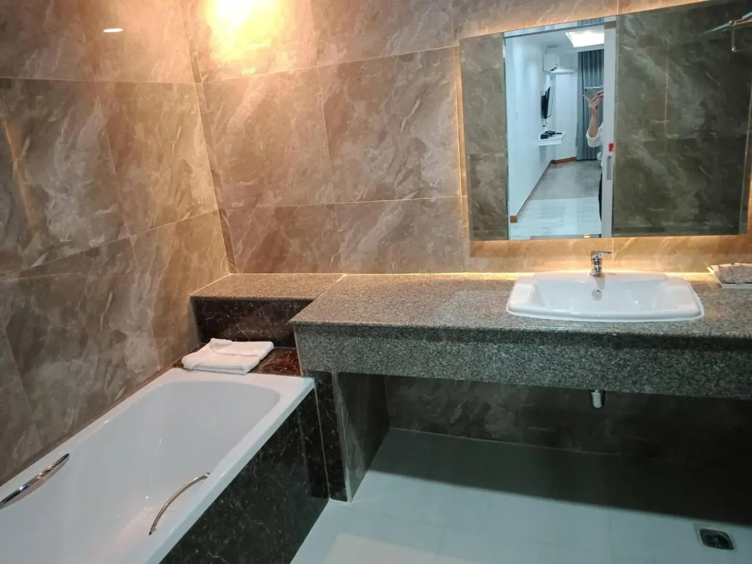 Bath in Grandview Landmark Betong Hotel Bath in Grandview Landmark Betong Hotel