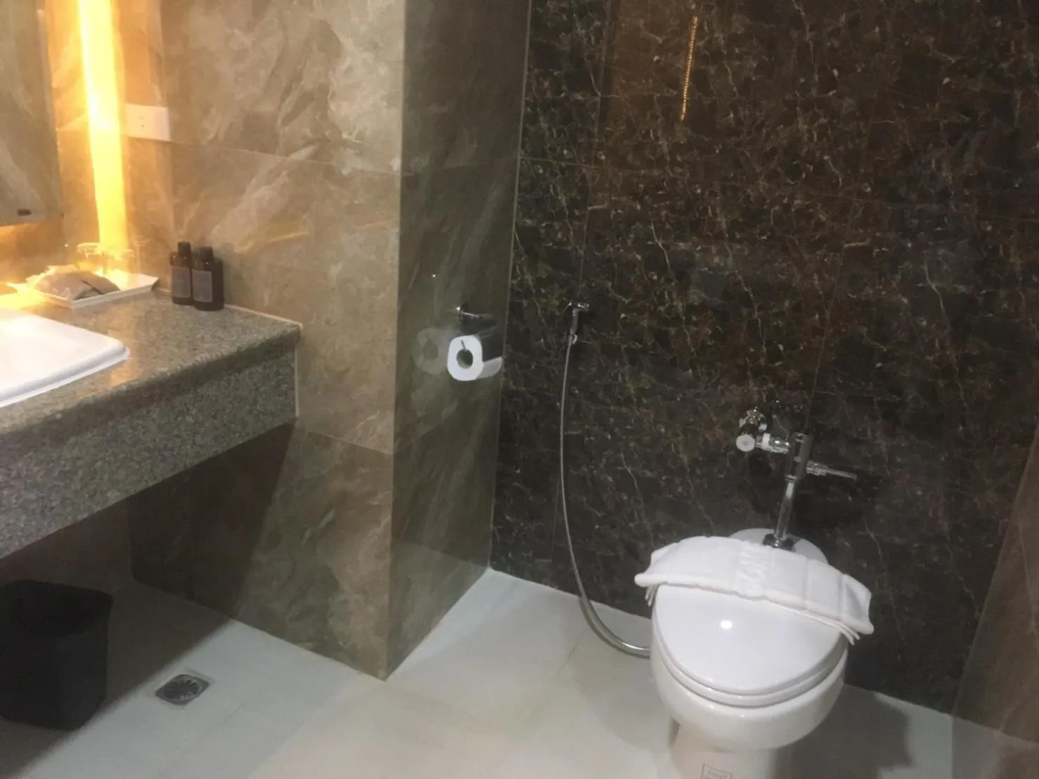 Bathroom in Grandview Landmark Betong Hotel