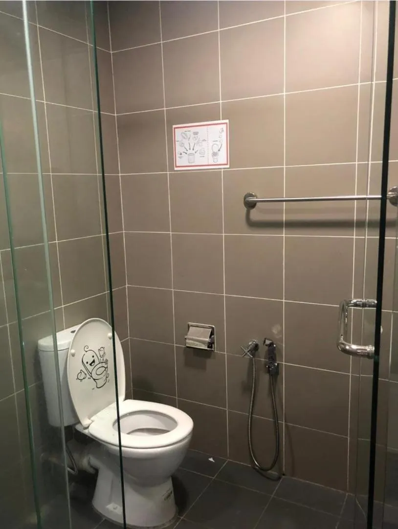 Shower in Aeropod 5 mins to Airport 10 mins to KK city