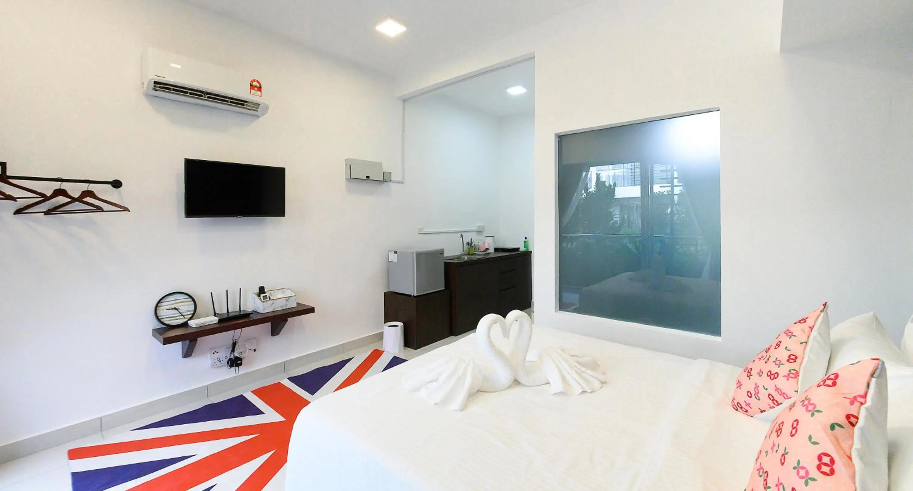 Photo of the whole room, Bed in Aeropod 5 mins to Airport 10 mins to KK city