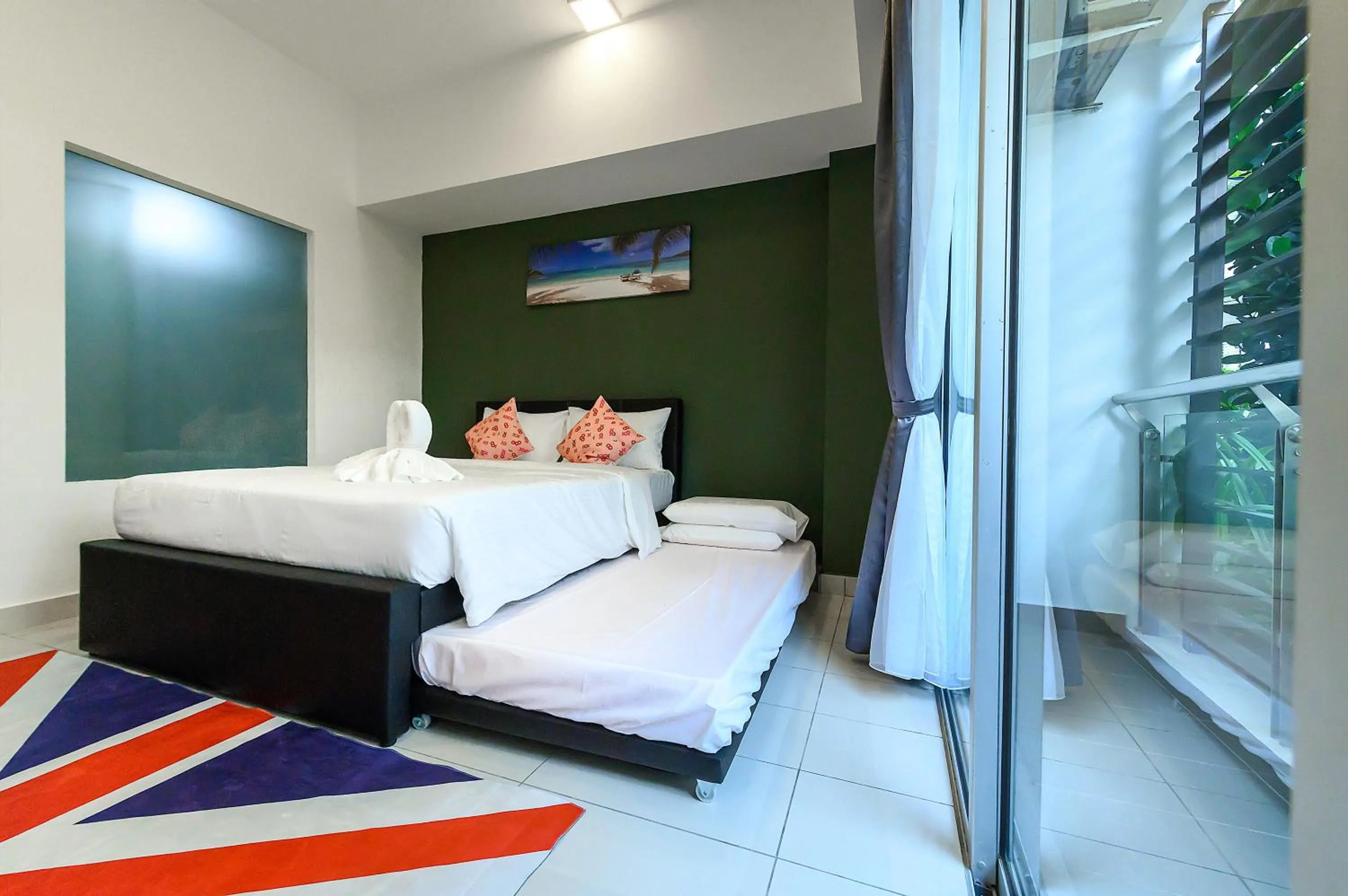 Bed in Aeropod 5 mins to Airport 10 mins to KK city