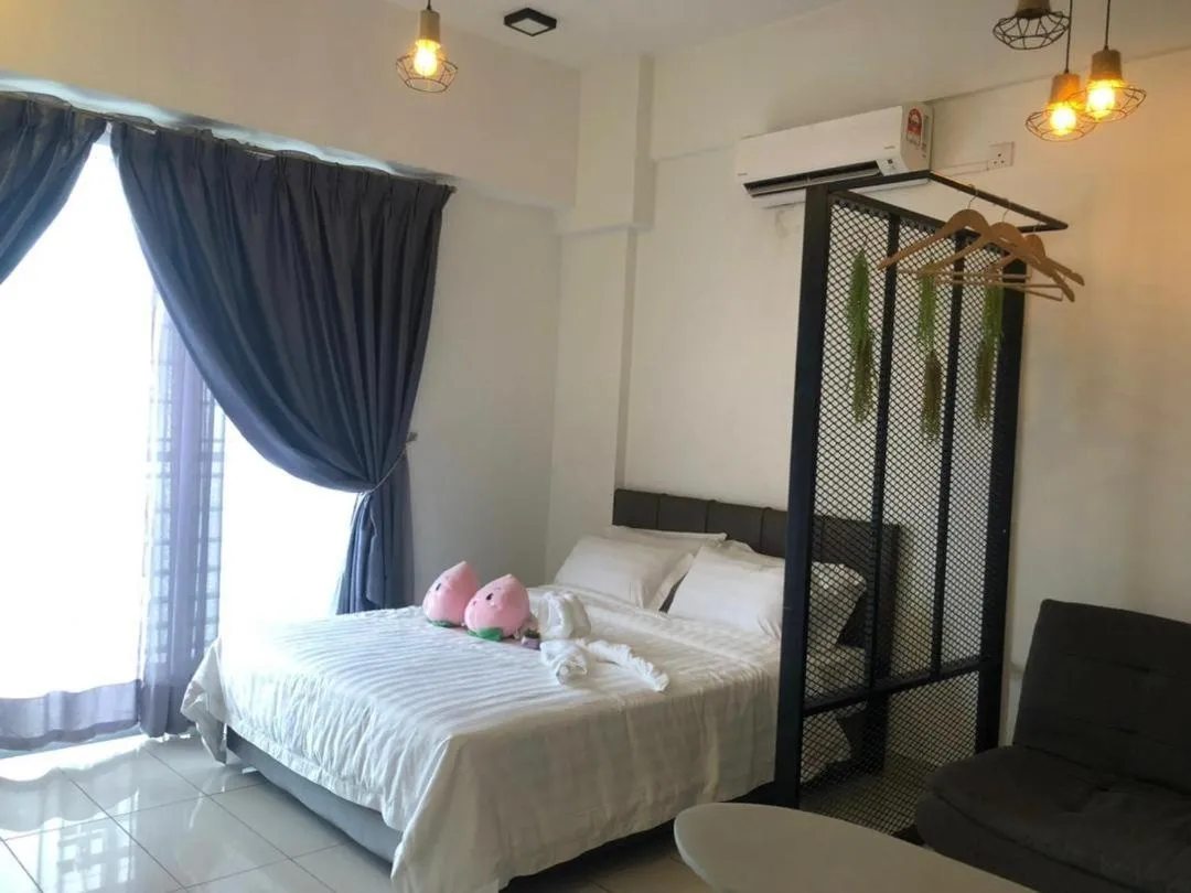 Bed in Aeropod 5 mins to Airport 10 mins to KK city