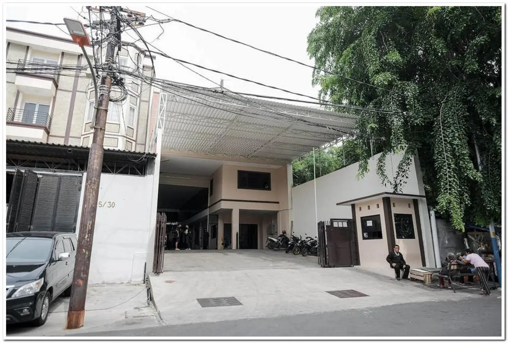 Property building in RedDoorz near Kota Tua 2 Property building in RedDoorz near Kota Tua 2