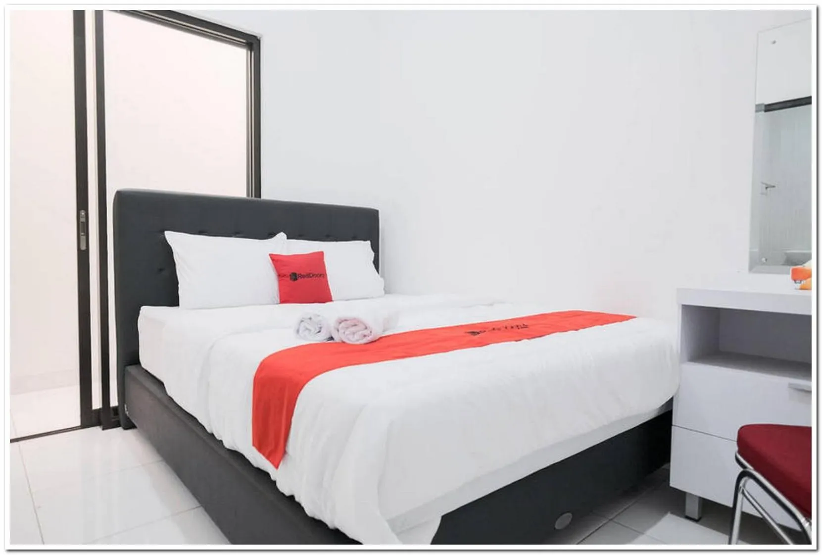 Bedroom, Bed in RedDoorz near Kota Tua 2