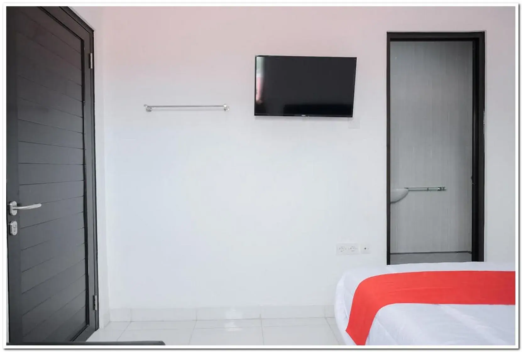 Bedroom in RedDoorz near Kota Tua 2 Bedroom in RedDoorz near Kota Tua 2