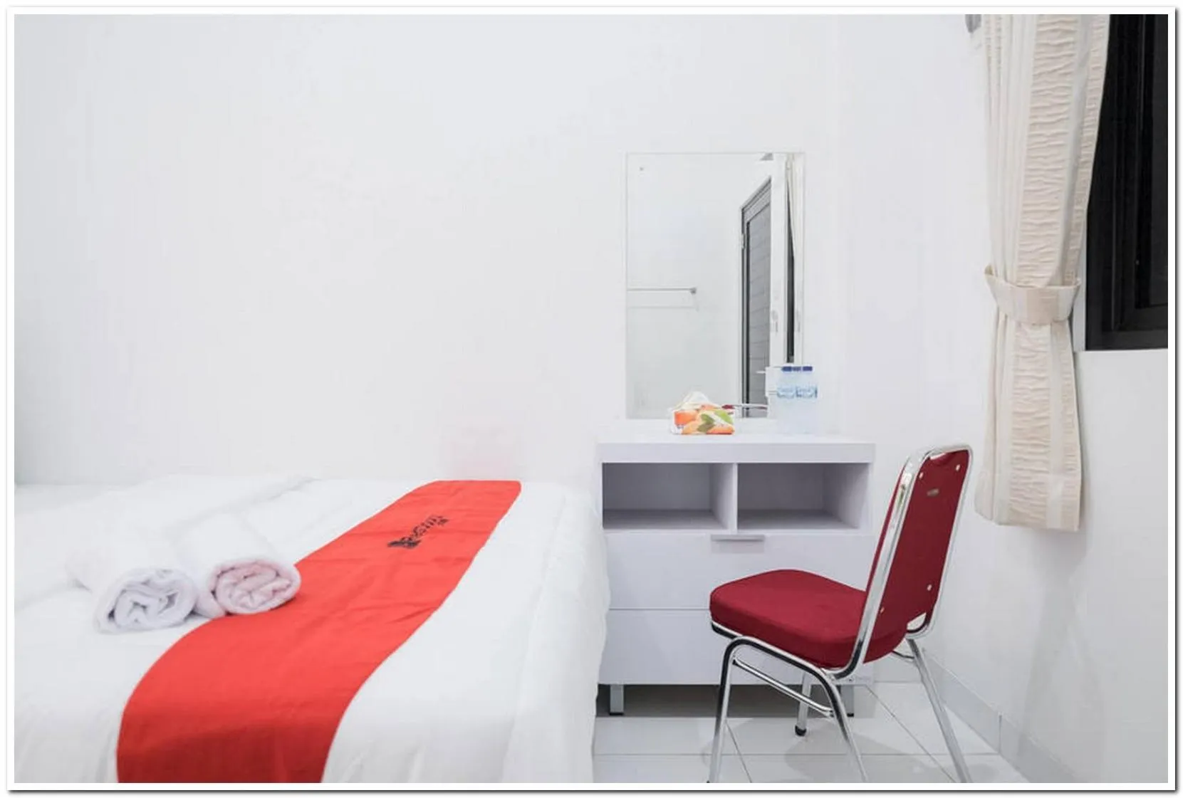 Bedroom, Bed in RedDoorz near Kota Tua 2