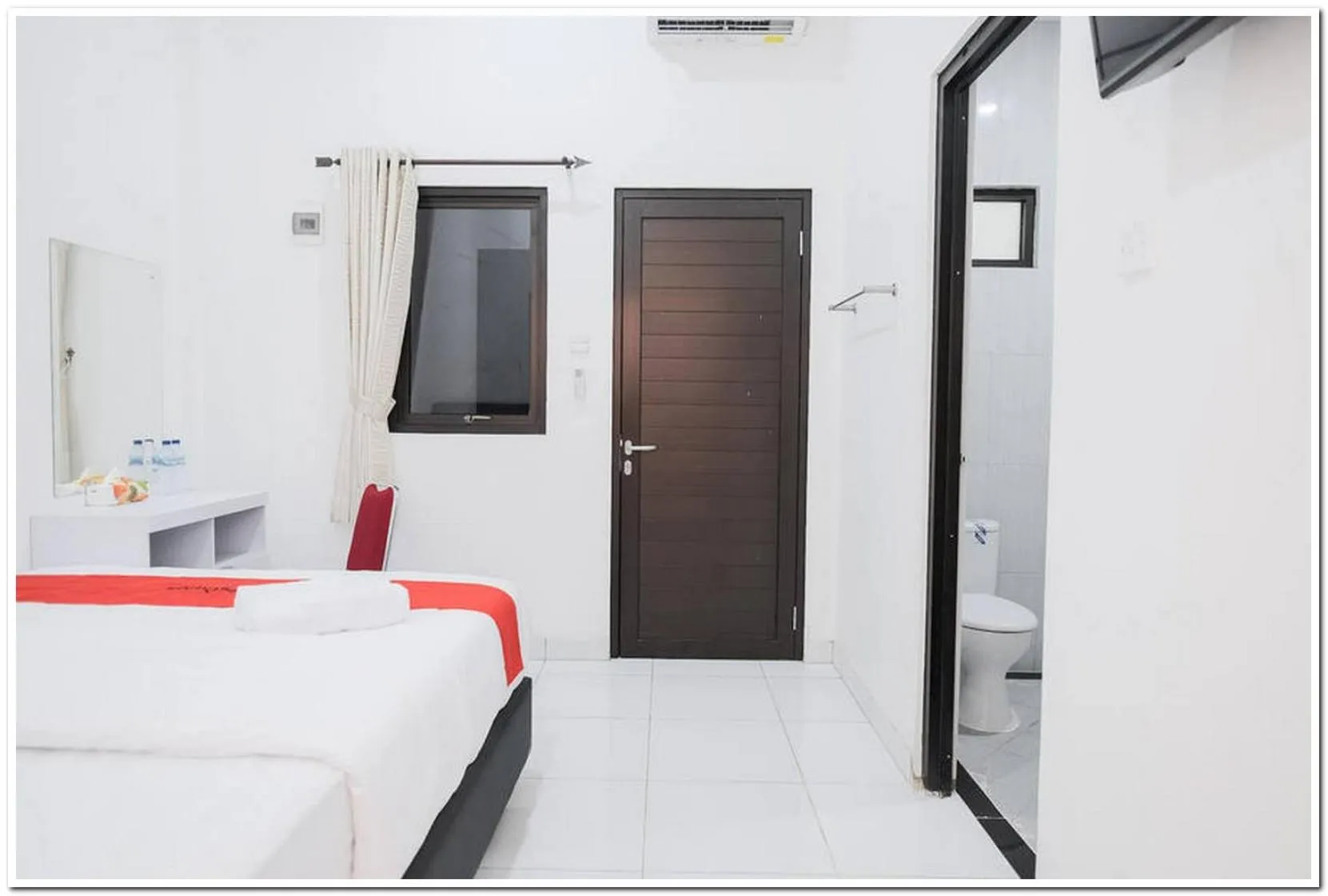 Bedroom, Bed in RedDoorz near Kota Tua 2