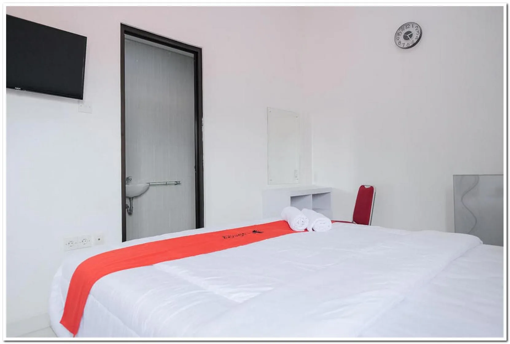 Bedroom, Bed in RedDoorz near Kota Tua 2