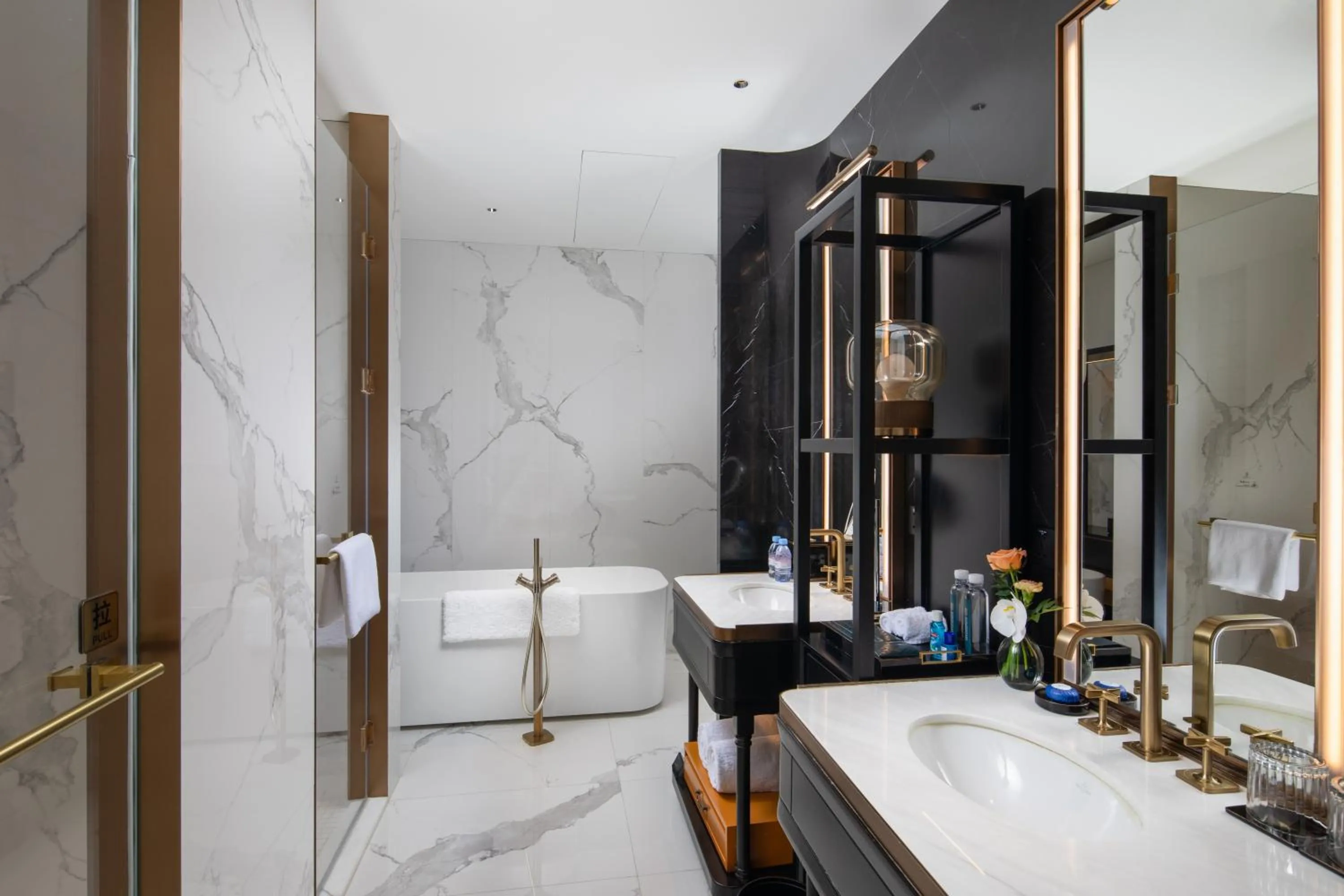 Bathroom, Bed in Suning Zhongshan Golf Resort
