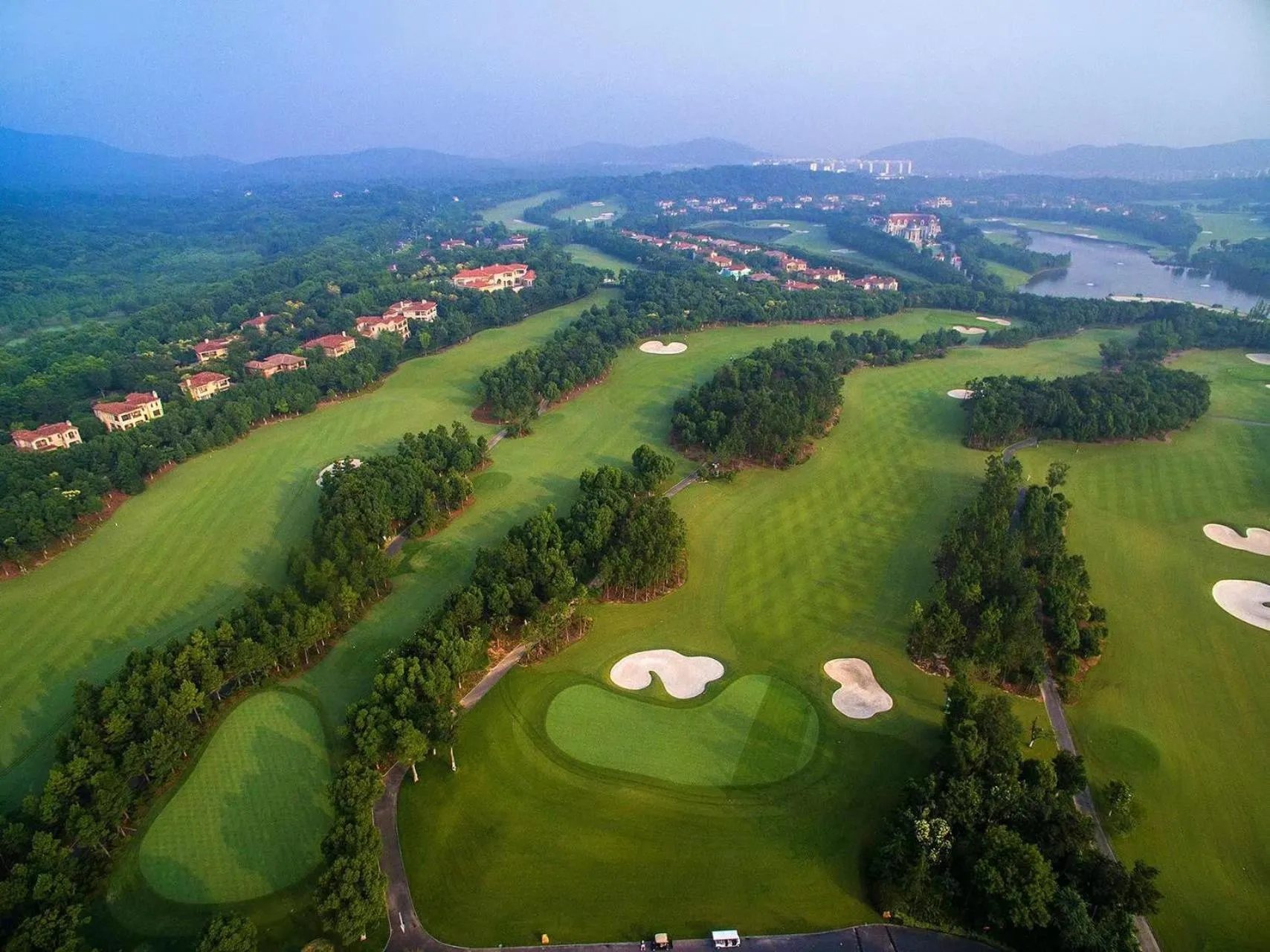 Golfcourse in Suning Zhongshan Golf Resort