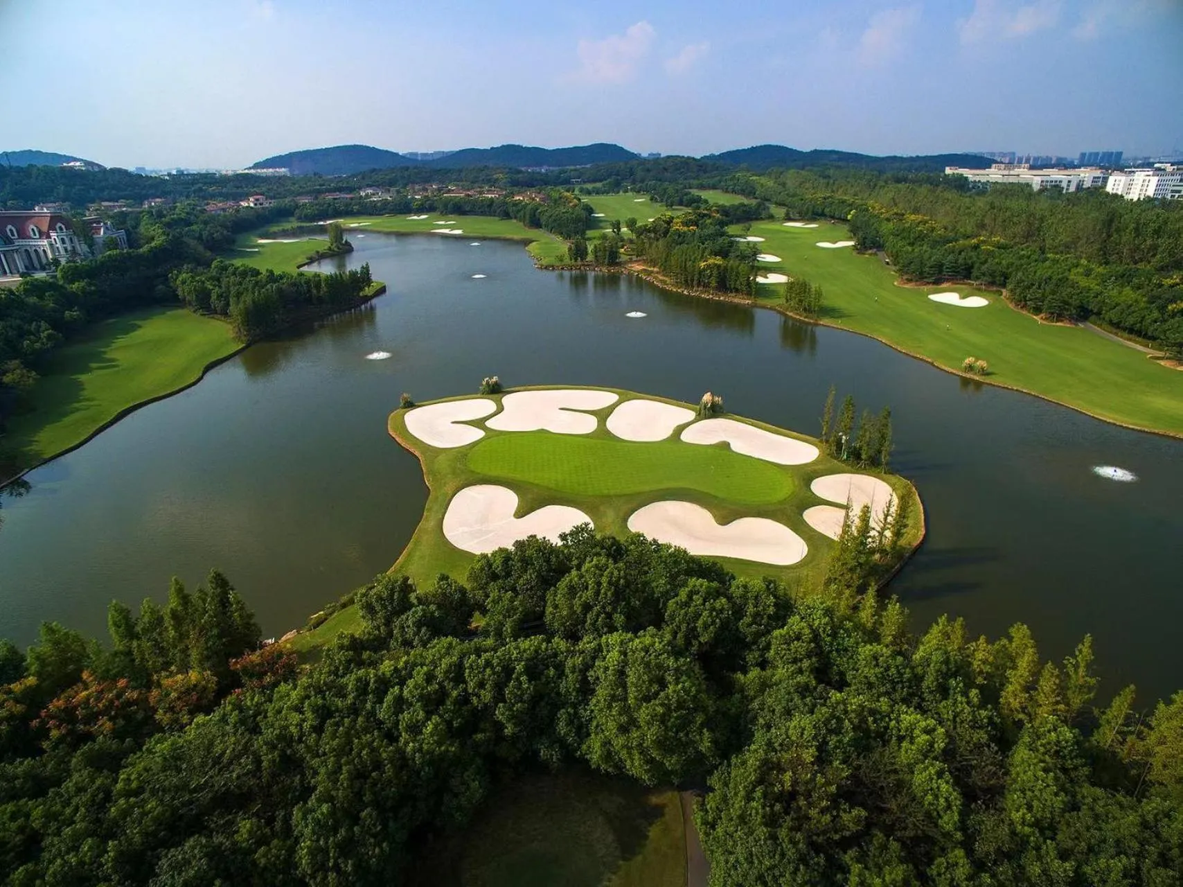 Golfcourse in Suning Zhongshan Golf Resort