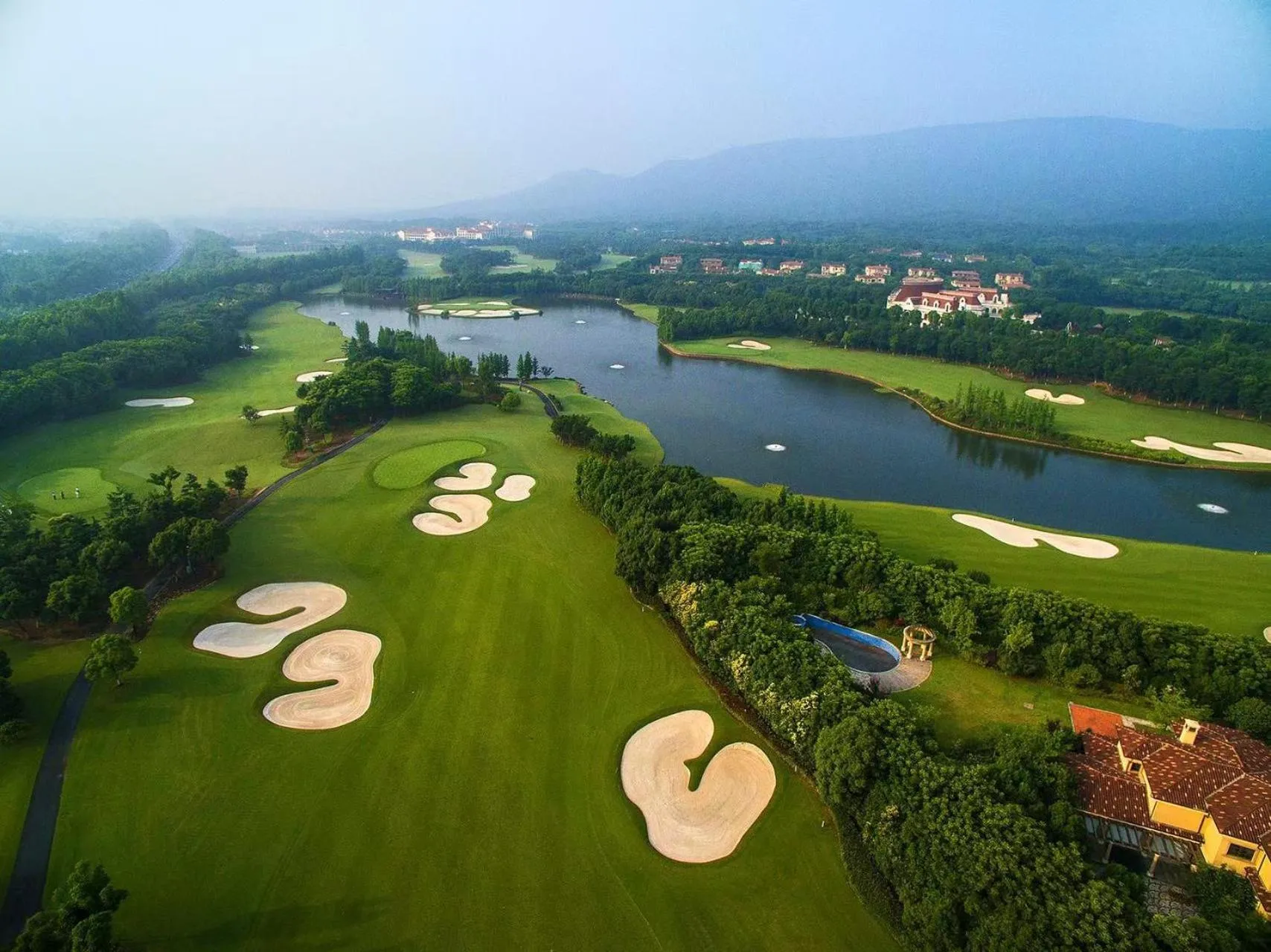 Golfcourse in Suning Zhongshan Golf Resort