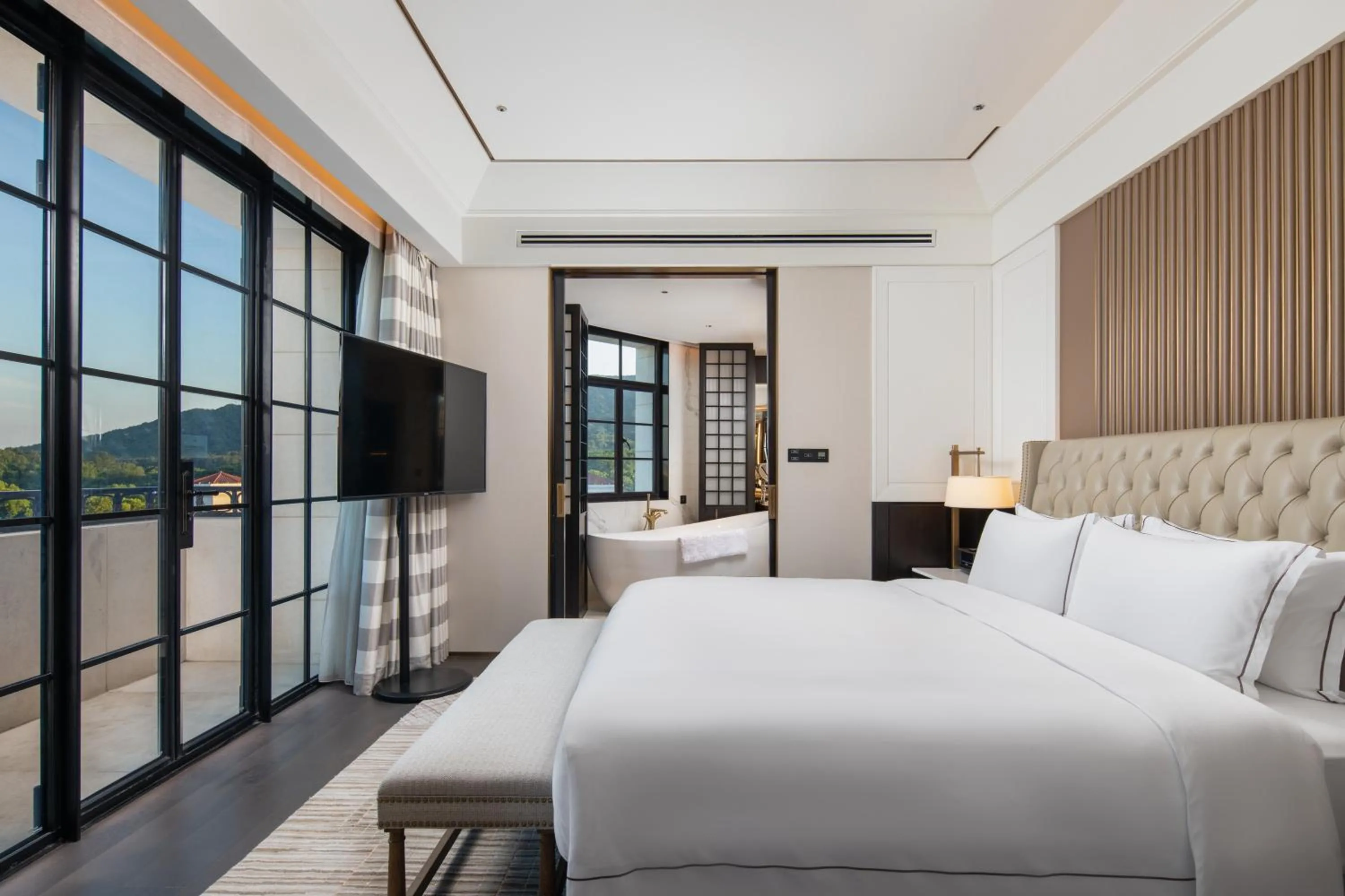 Bedroom, Bed in Suning Zhongshan Golf Resort