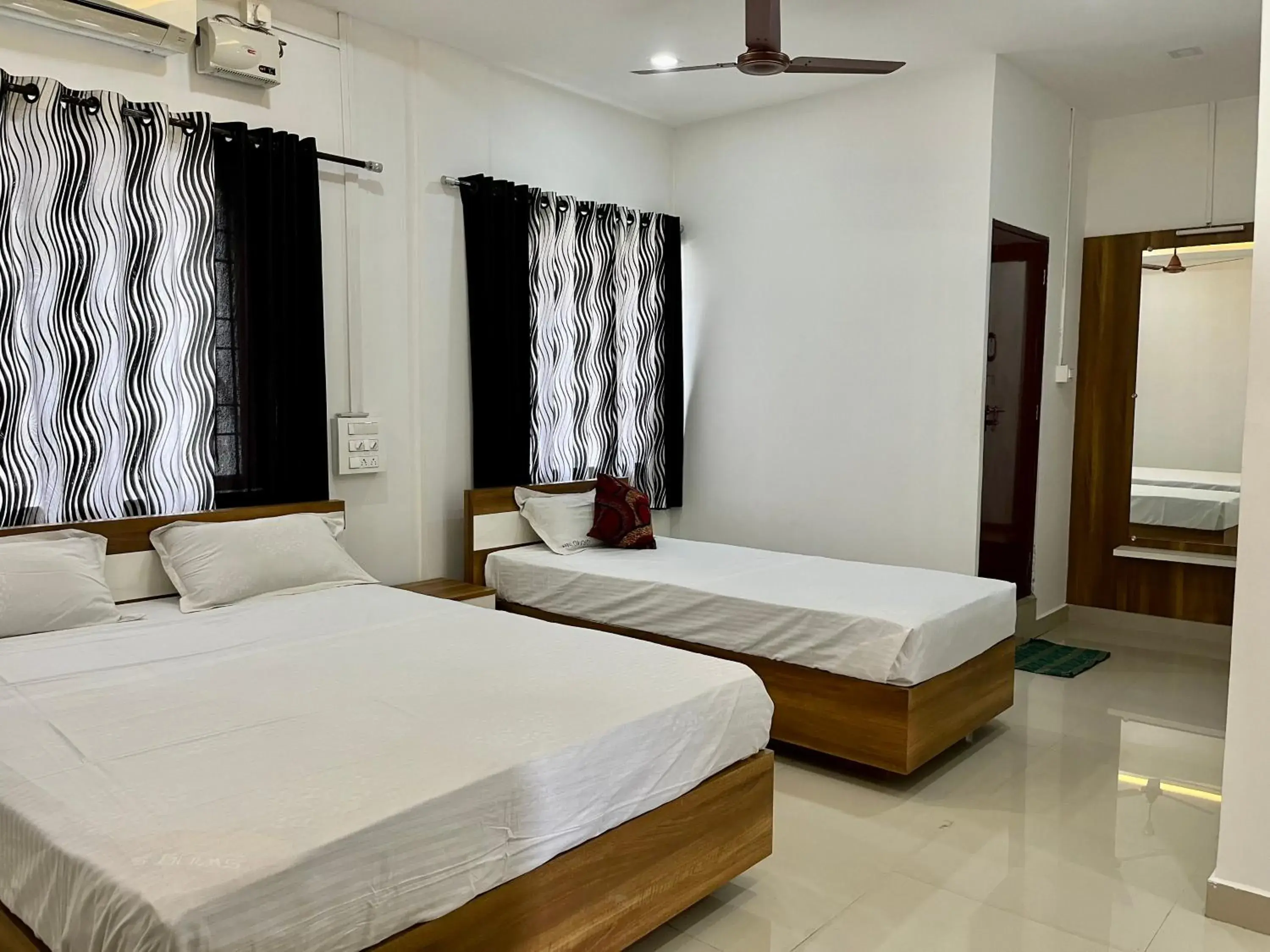 Bedroom, Bed in The Grand Inn Bedroom, Bed in The Grand Inn