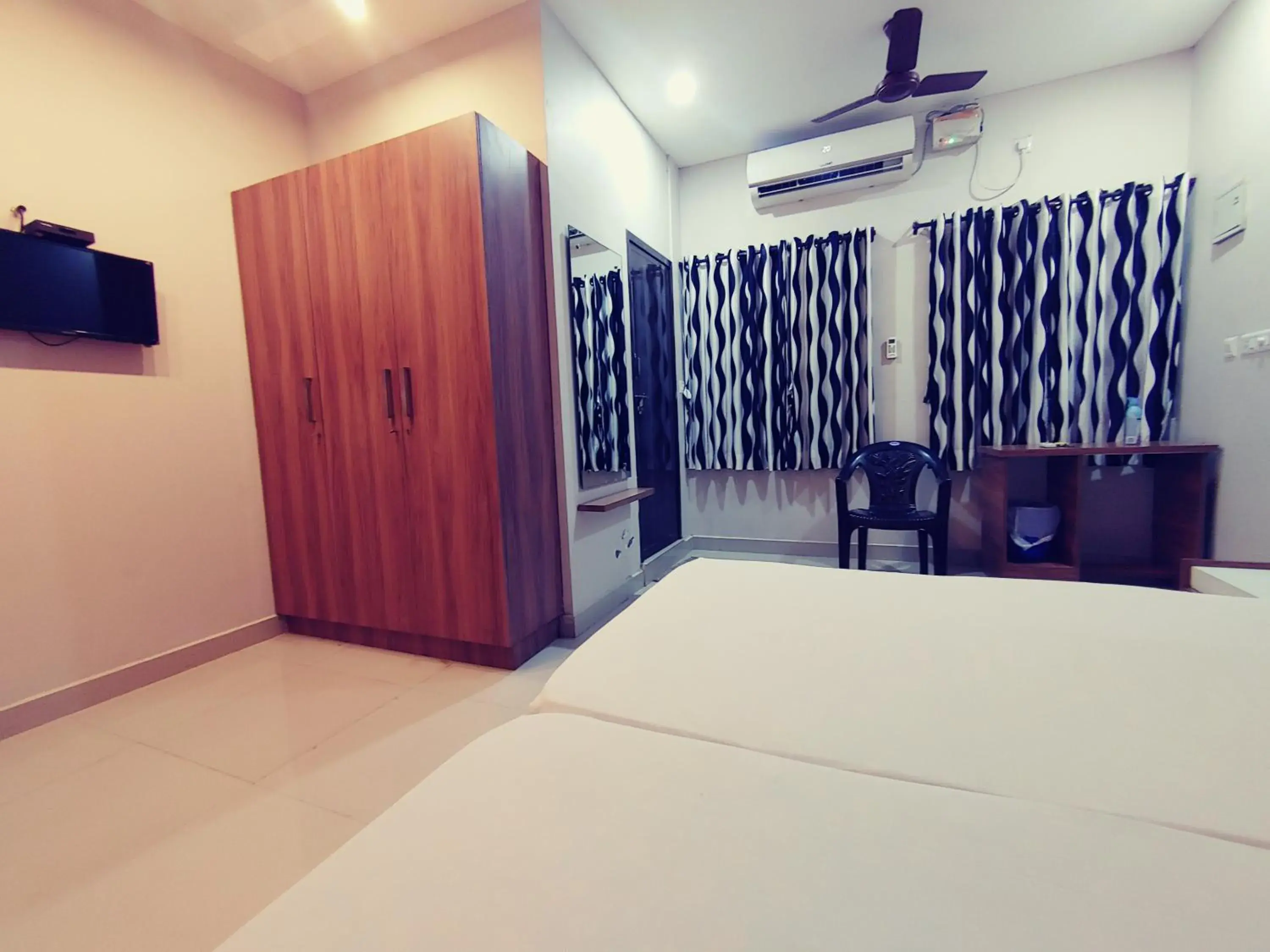 Bed in The Grand Inn Bed in The Grand Inn