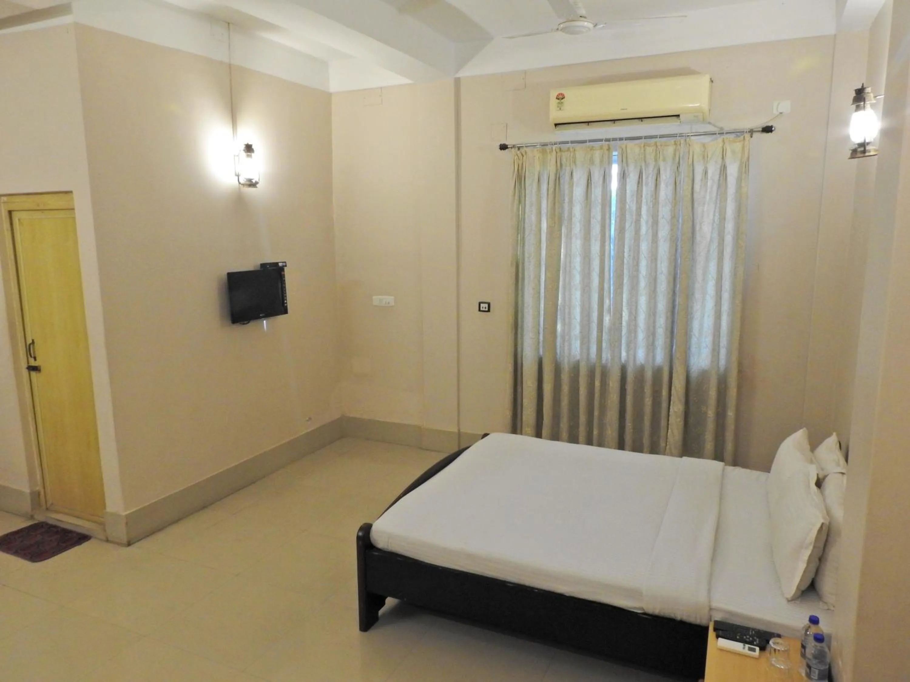 Bed in Lake Side Resort Neermahal