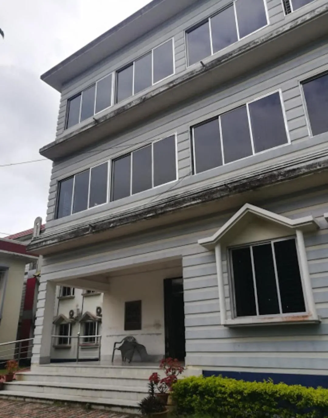 Facade/entrance in Lake Side Resort Neermahal