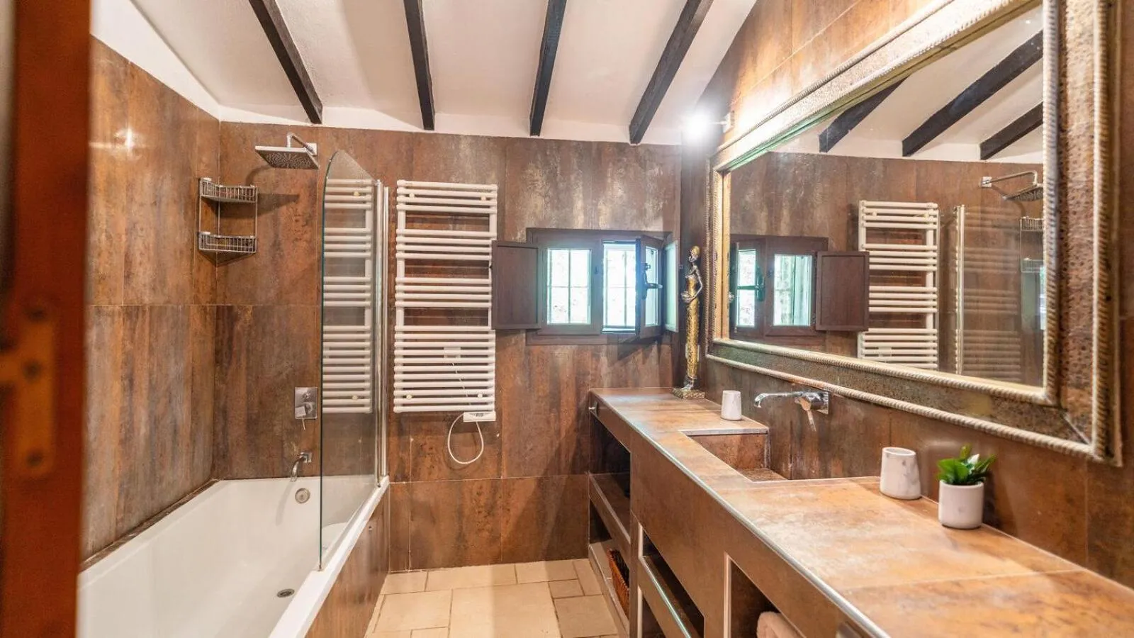 Bathroom in Casa del Alize Sayalonga by Ruralidays