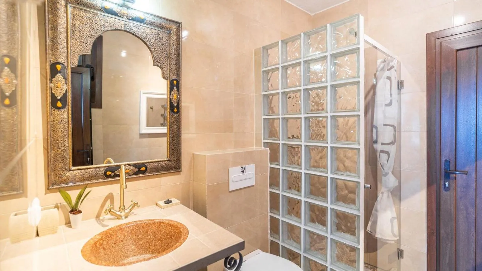 Bathroom in Casa del Alize Sayalonga by Ruralidays