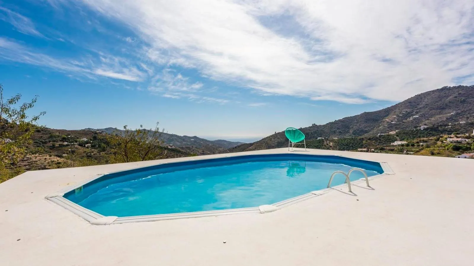 Villa Felicidad Sayalonga by Ruralidays