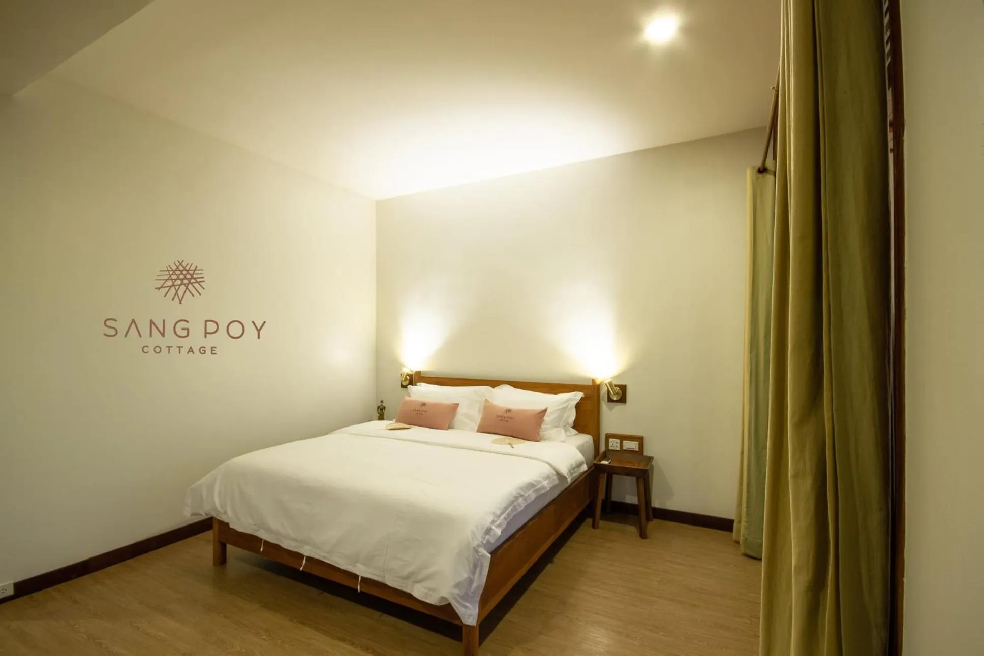 Bedroom, Bed in Sang Poy Cottage