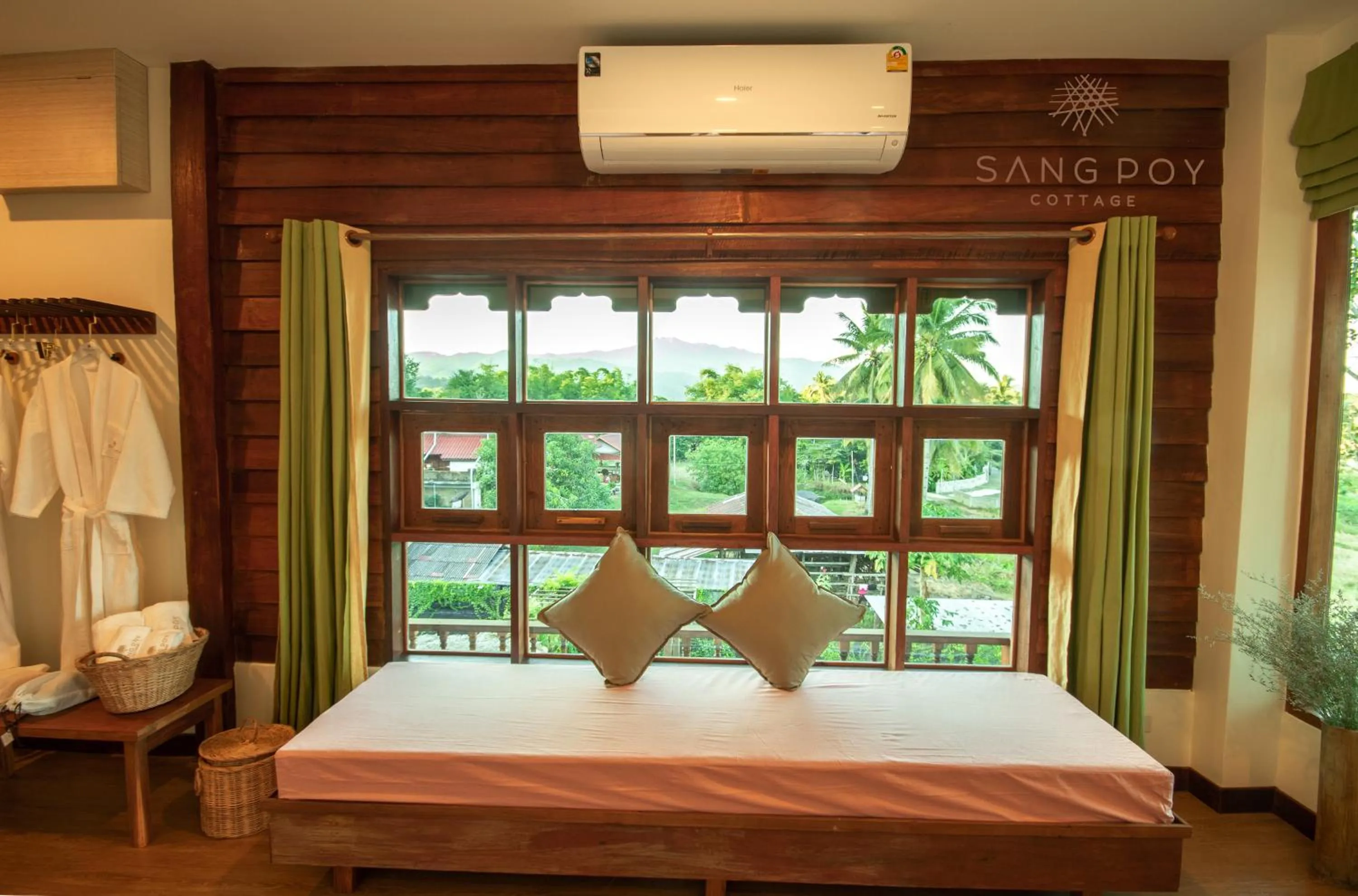 Bedroom, Bed in Sang Poy Cottage