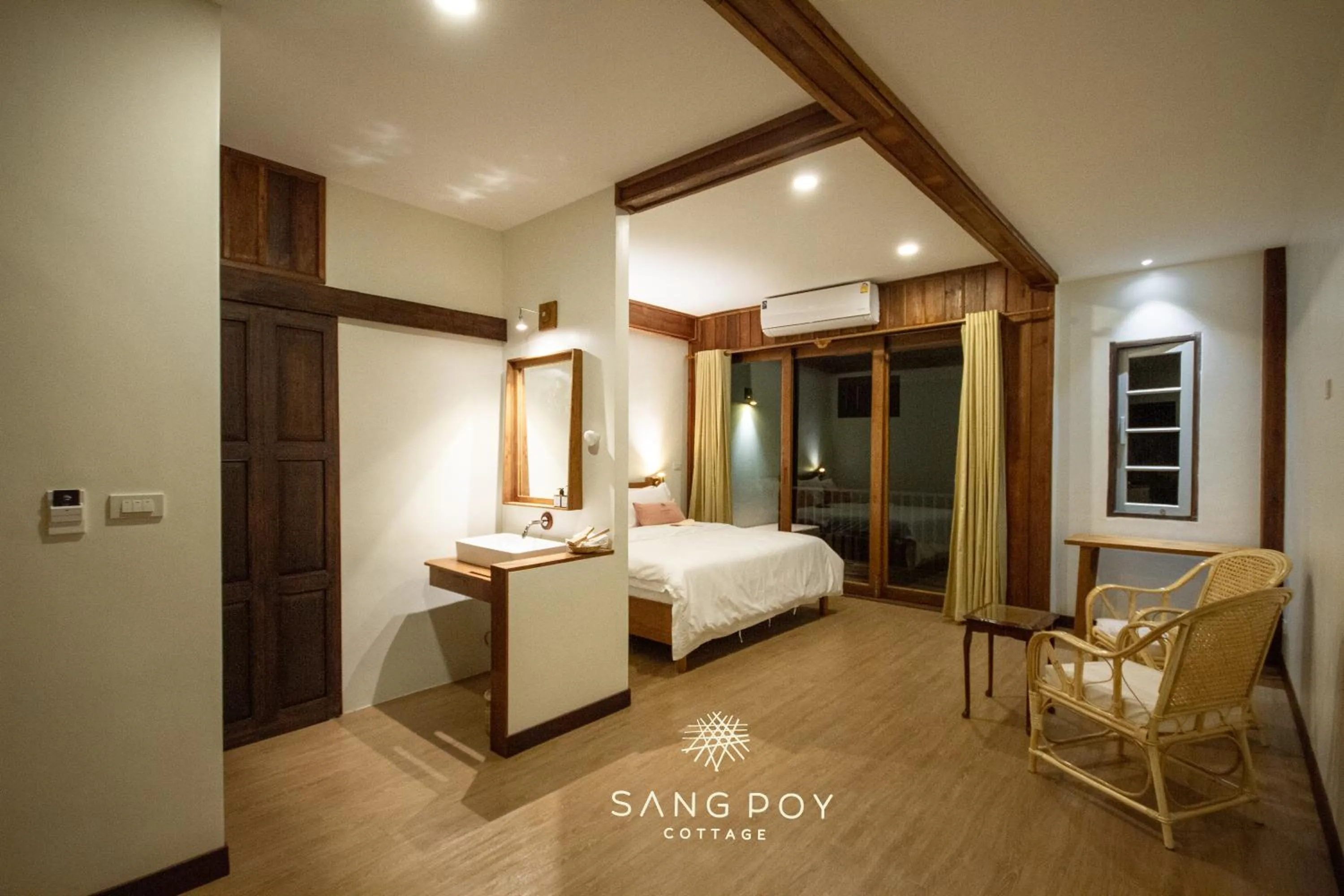 Bedroom, Bed in Sang Poy Cottage