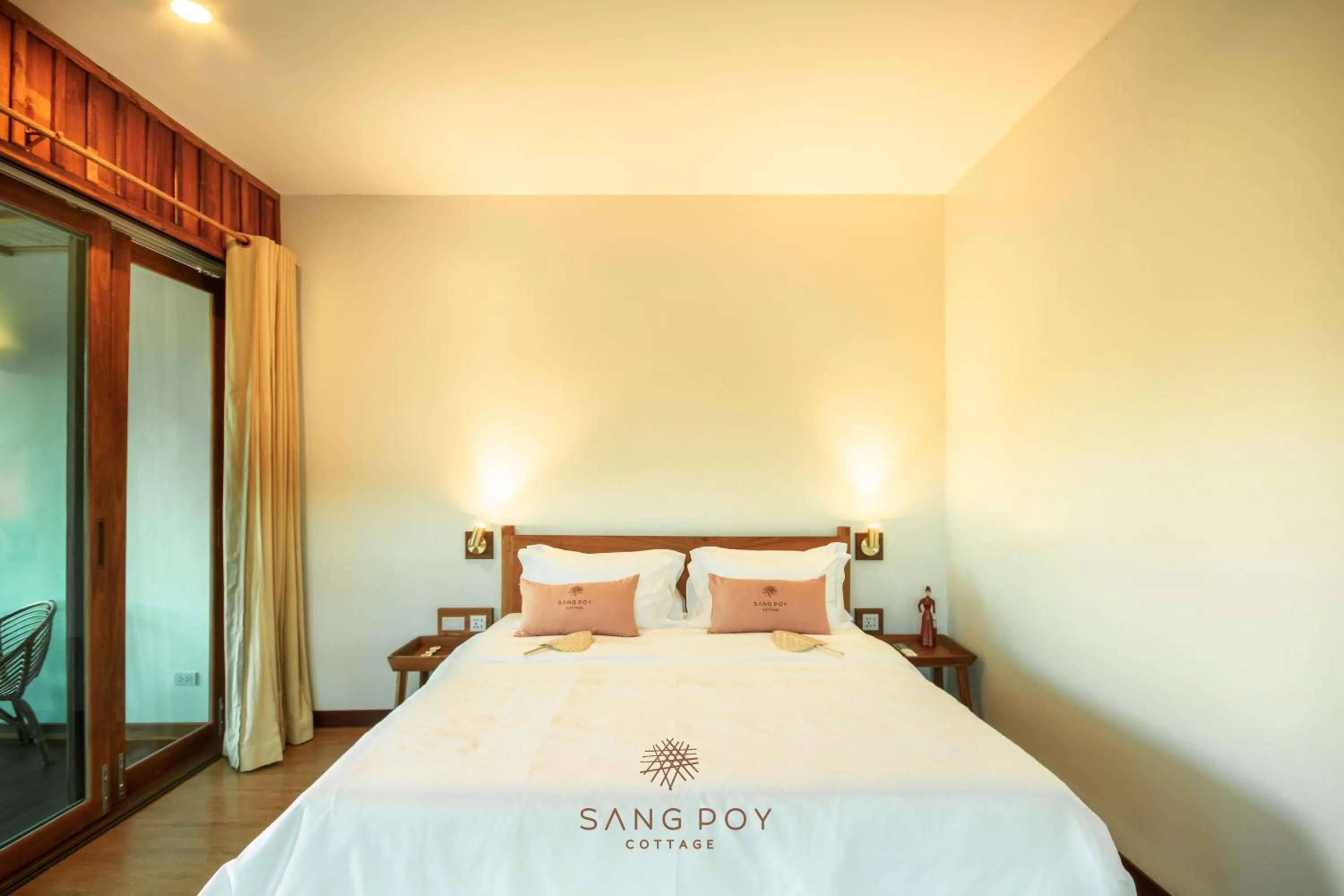 Bedroom, Bed in Sang Poy Cottage