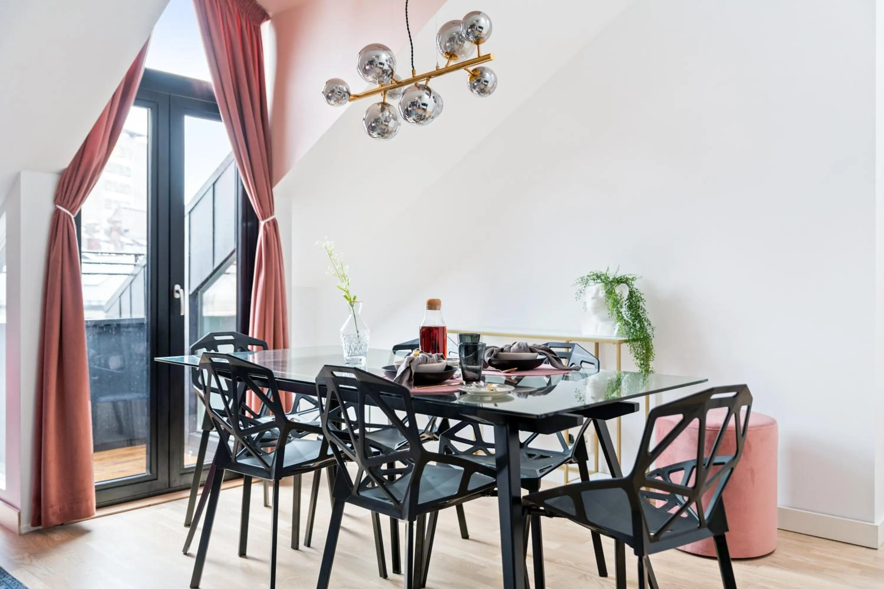 Dining area in BJØRVIKA APARTMENTS - Solli