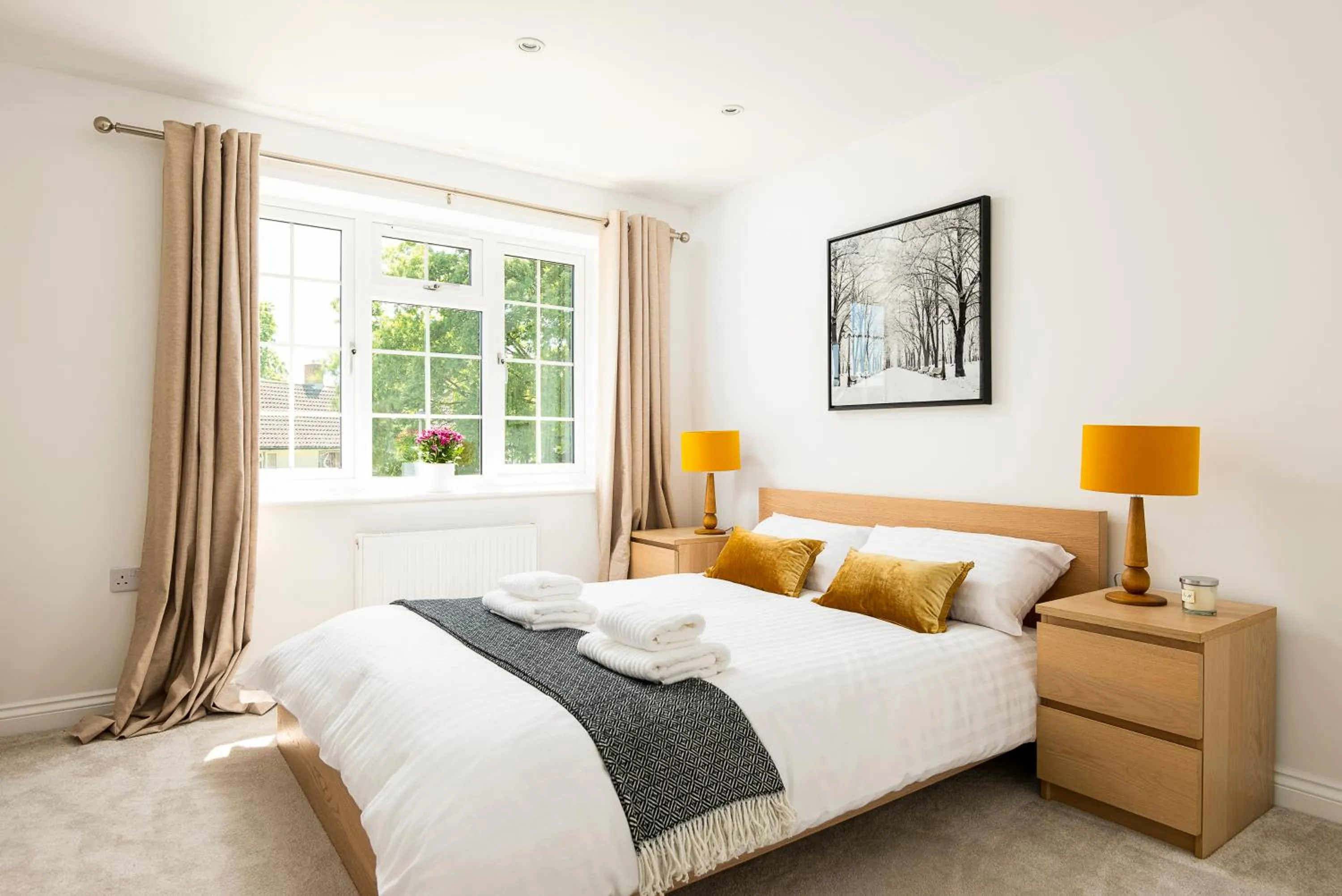 Bedroom, Bed in 2 bed house close to Town Centre