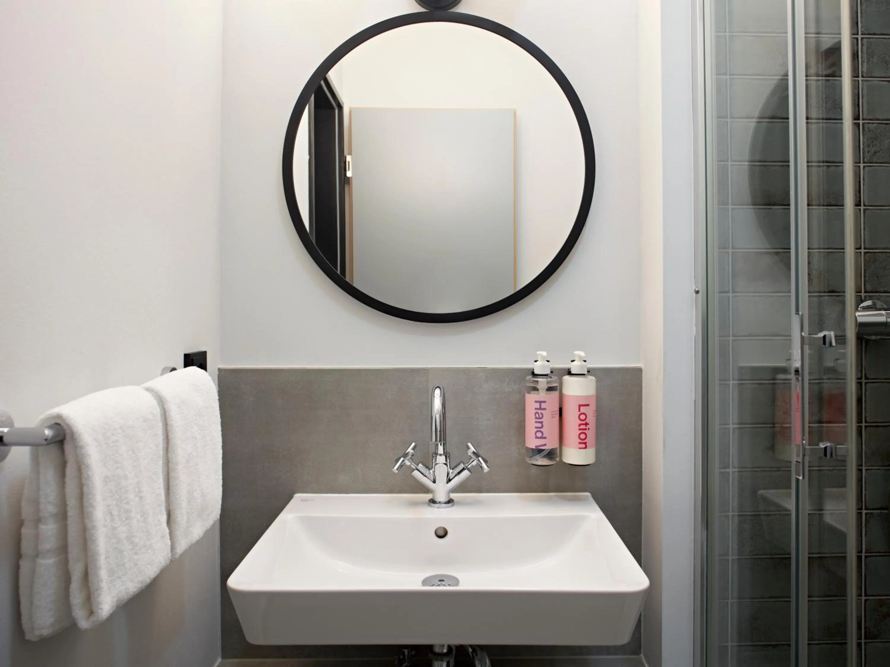 Shower in Numa Berlin Sketch