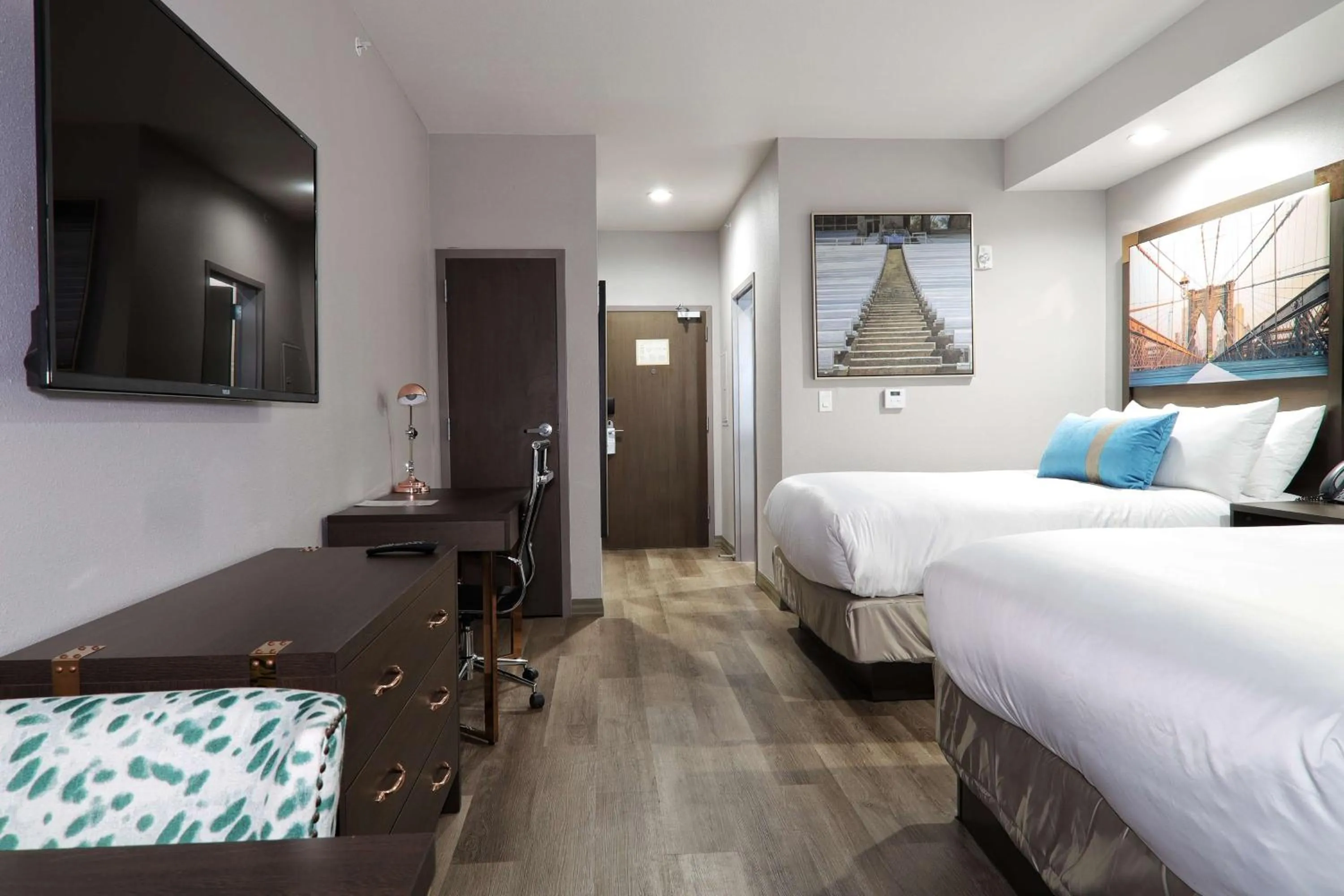 Photo of the whole room, Bed in Hotel Manhattan, BW Signature Collection