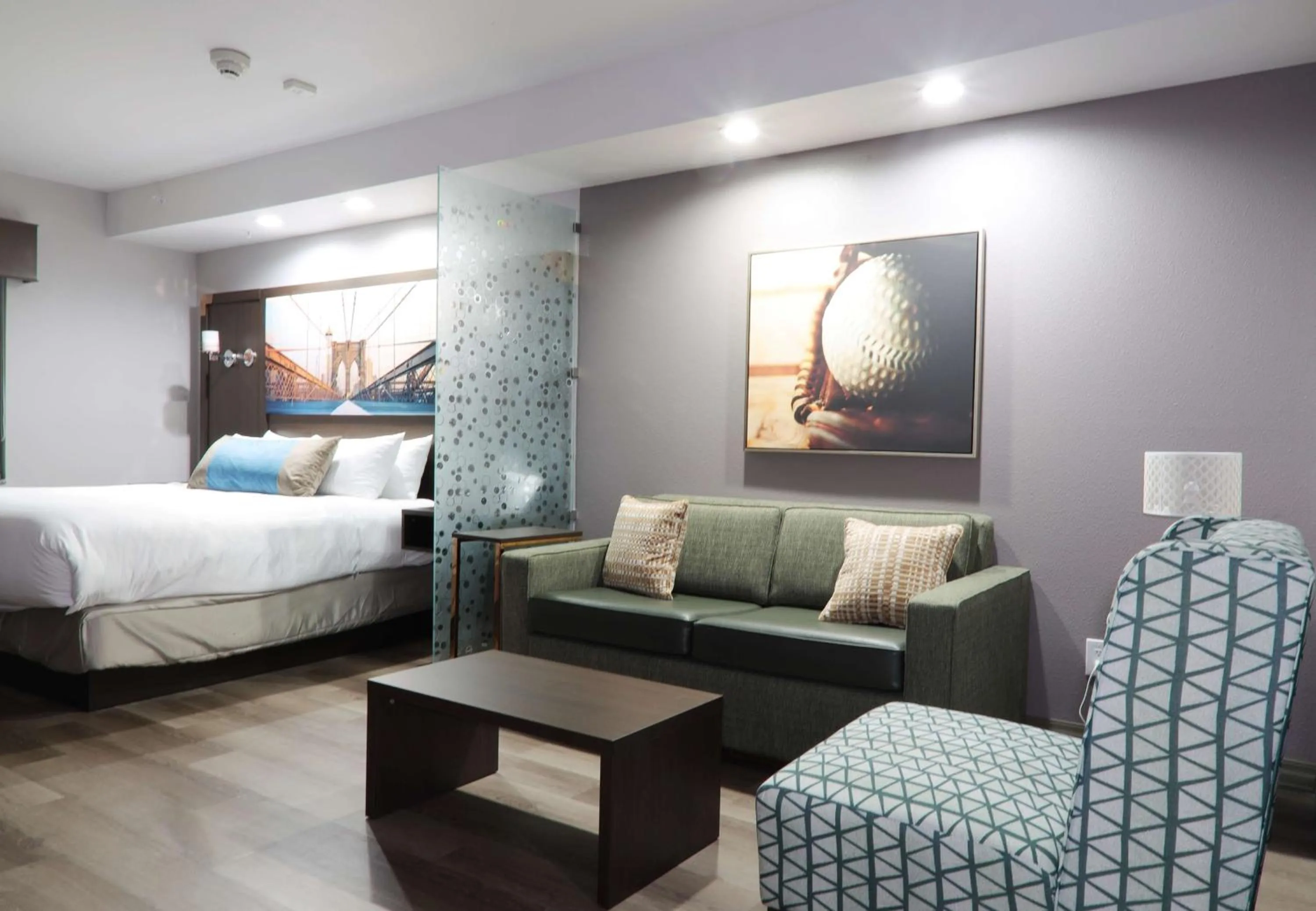 Photo of the whole room, Bed in Hotel Manhattan, BW Signature Collection