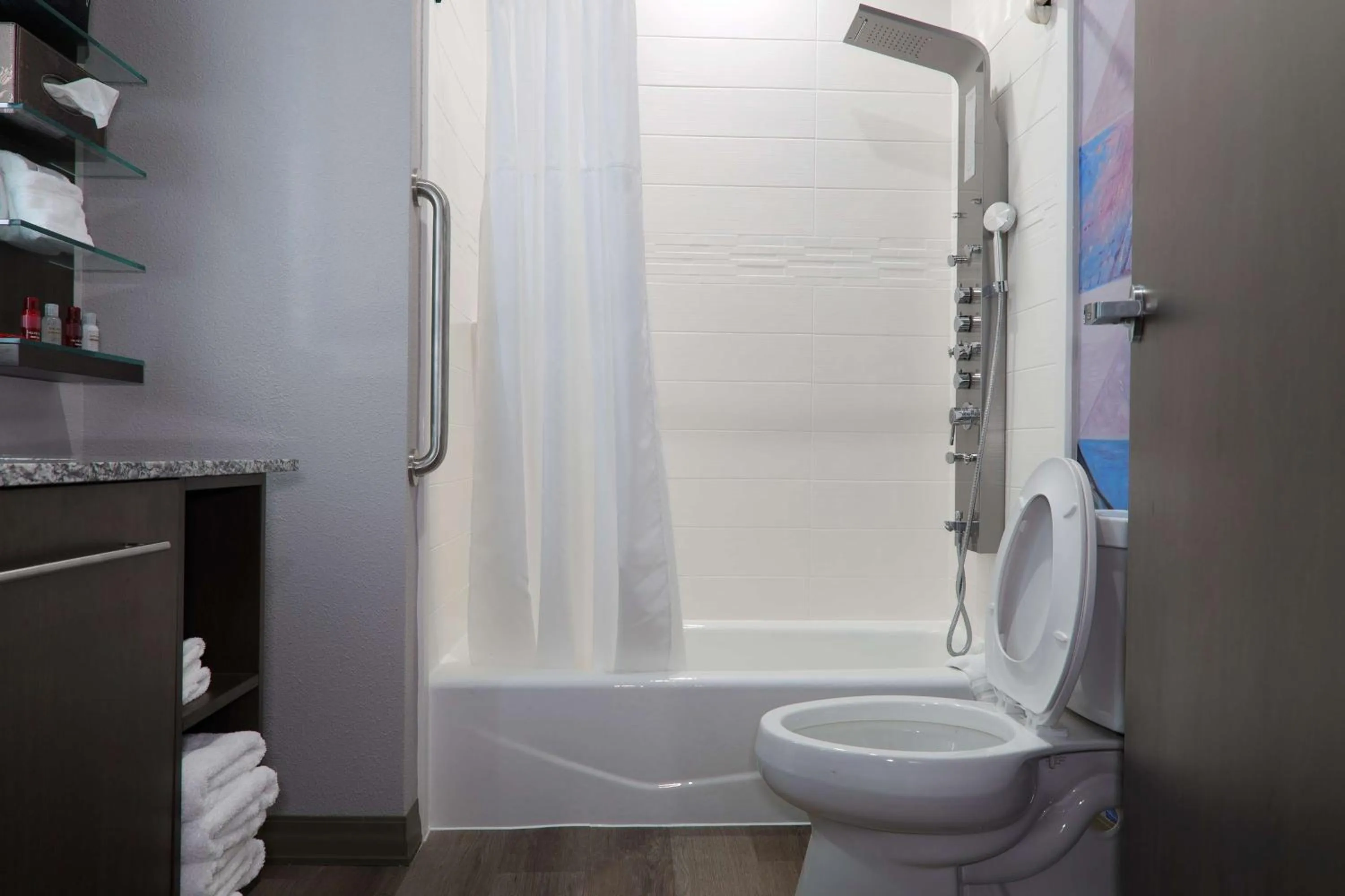 Bathroom in Hotel Manhattan, BW Signature Collection