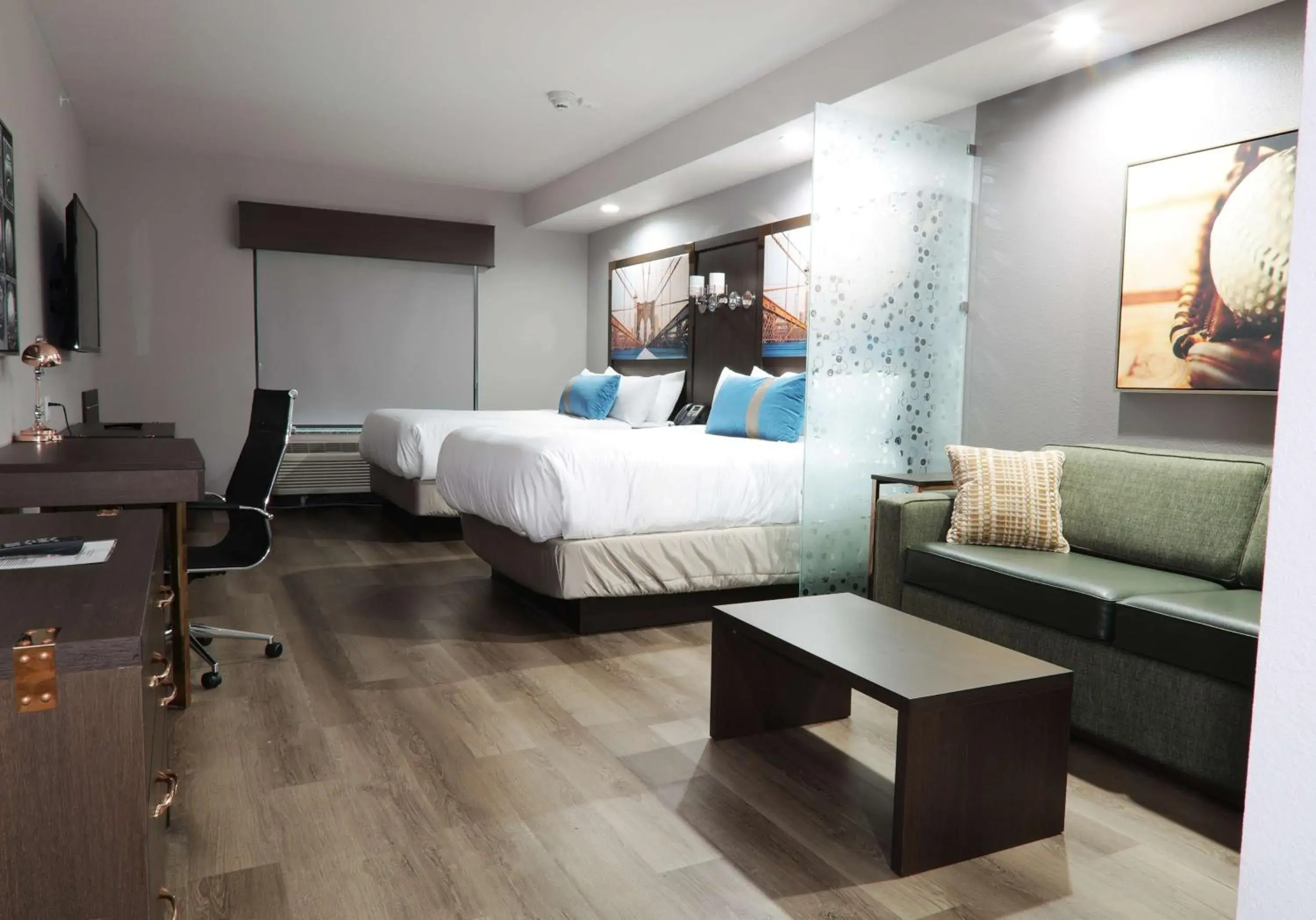 Photo of the whole room, Bed in Hotel Manhattan, BW Signature Collection Photo of the whole room, Bed in Hotel Manhattan, BW Signature Collection