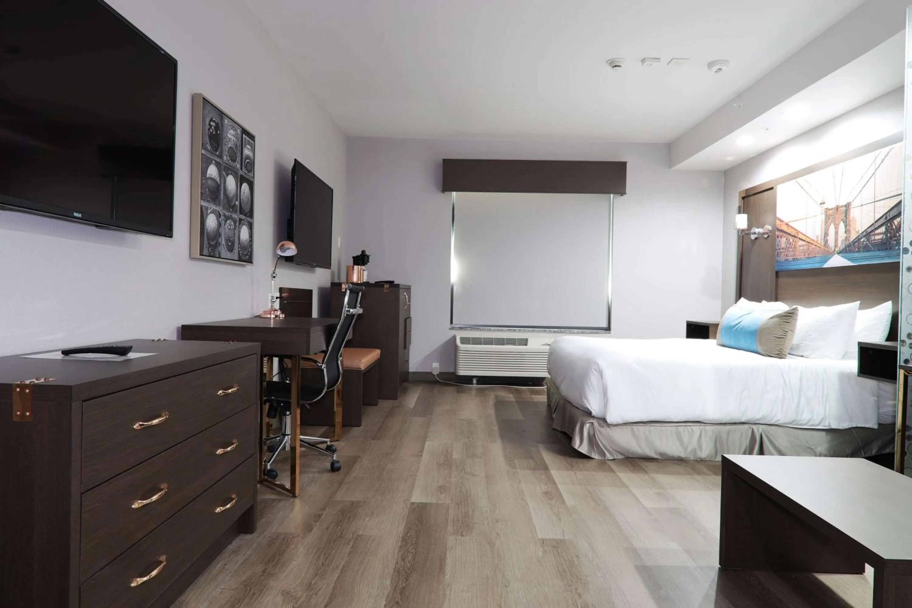 Photo of the whole room, Bed in Hotel Manhattan, BW Signature Collection