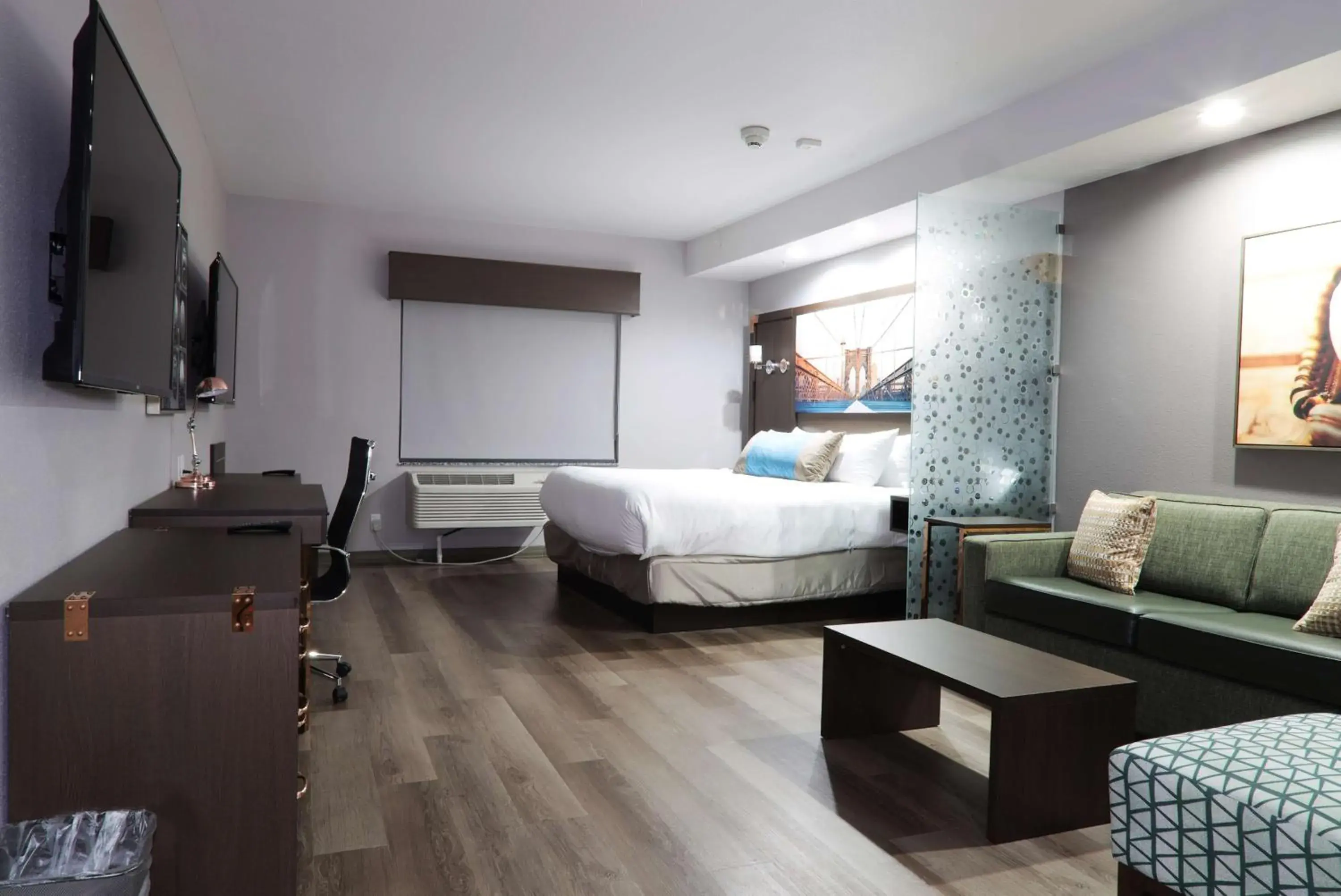 King Suite with Sofa Bed - Non-Smoking in Hotel Manhattan, BW Signature Collection King Suite with Sofa Bed - Non-Smoking in Hotel Manhattan, BW Signature Collection